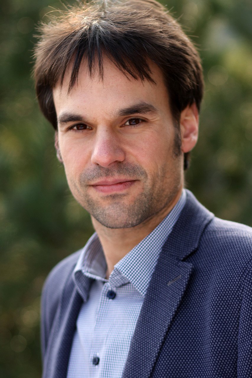 Prof. Dr.-Ing. Christopher Robeller Prof. Dr.-Ing. Christopher Robeller