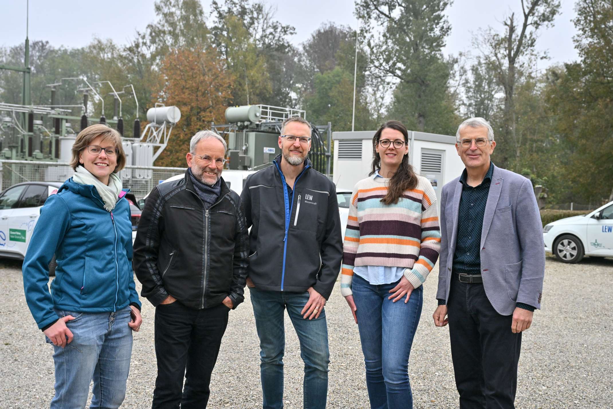 Kathrin Schaarschmidt, Projektkoordination LVN, Pressesprecher Zweckverband Landeswasserversorgung Bernhard Röhrle, Projektleiter LEW Wasserkraft Christian Dellmann, Johanna Timmermann, TU München und Prof. Michael Finkel, Technische Hochschule Augsburg