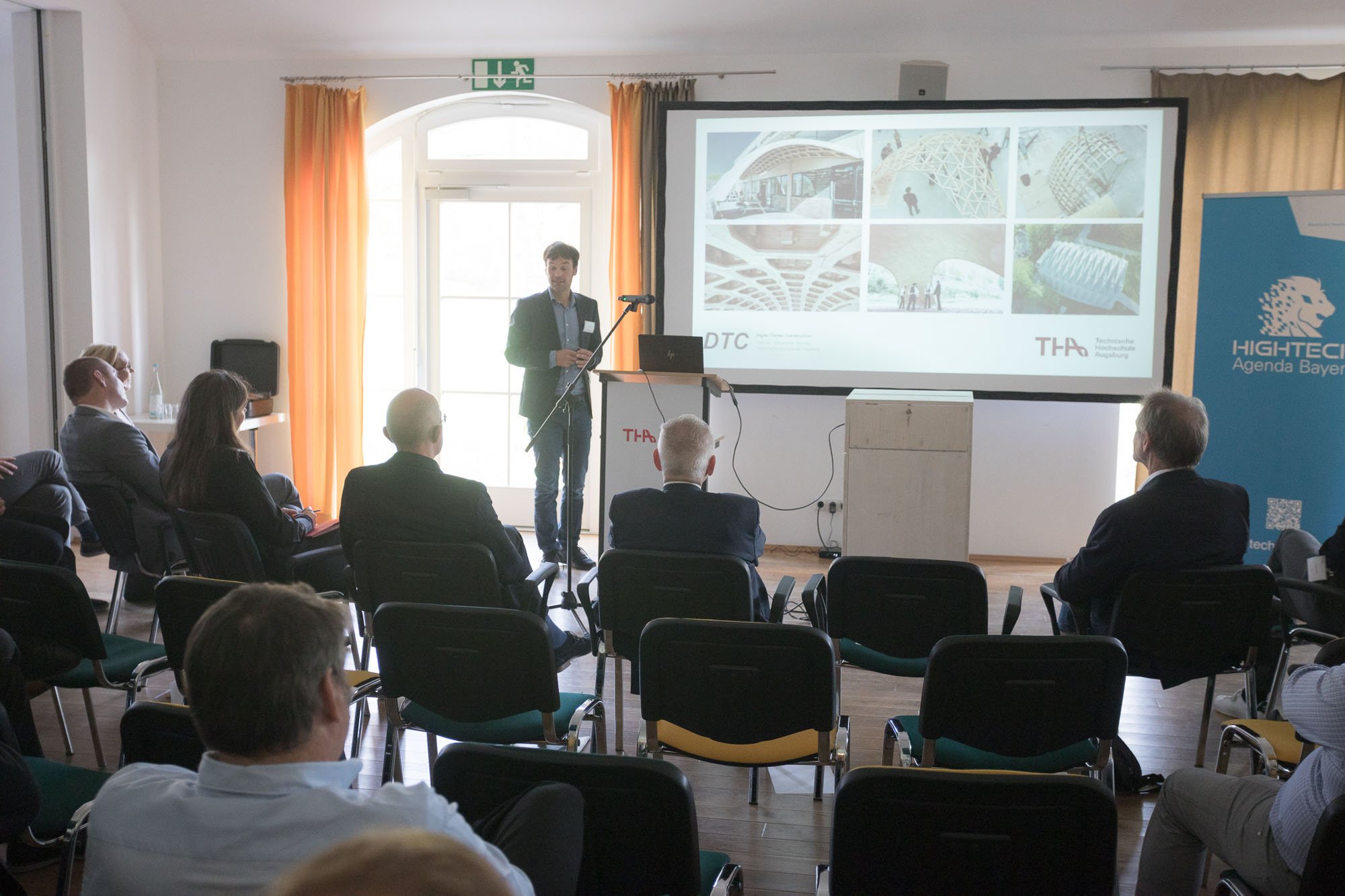 Prof. Dr.-Ing. Christopher Robeller erläuterte das Portfolio Digitaler Holzbau Prof. Dr.-Ing. Christopher Robeller erläuterte das Portfolio Digitaler Holzbau