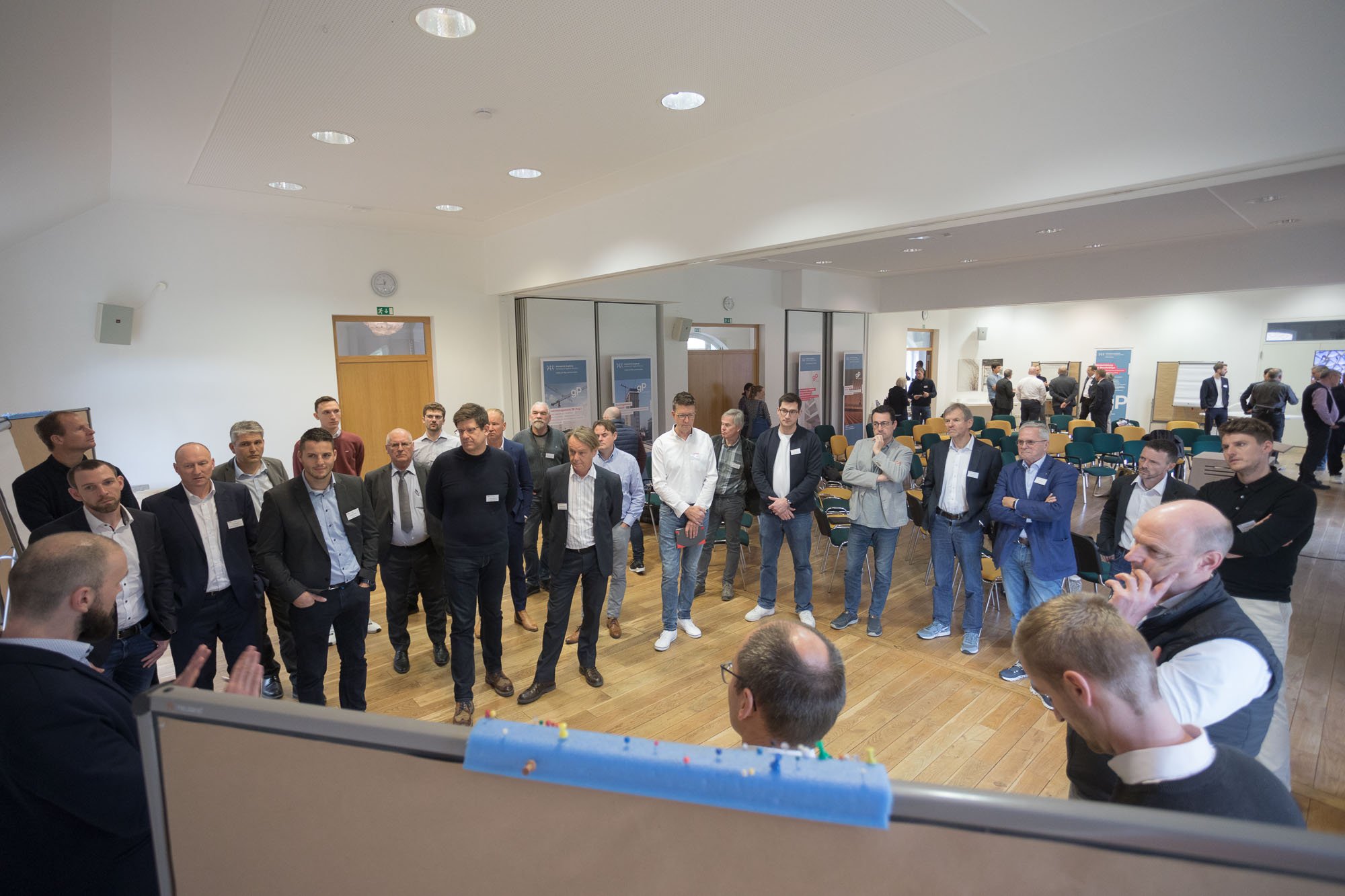 Bei den Corner-Meetings für Projektideen - die Unternehmenspartner im Gespräch mit dem TTZ-Team Bei den Corner-Meetings für Projektideen - die Unternehmenspartner im Gespräch mit dem TTZ-Team