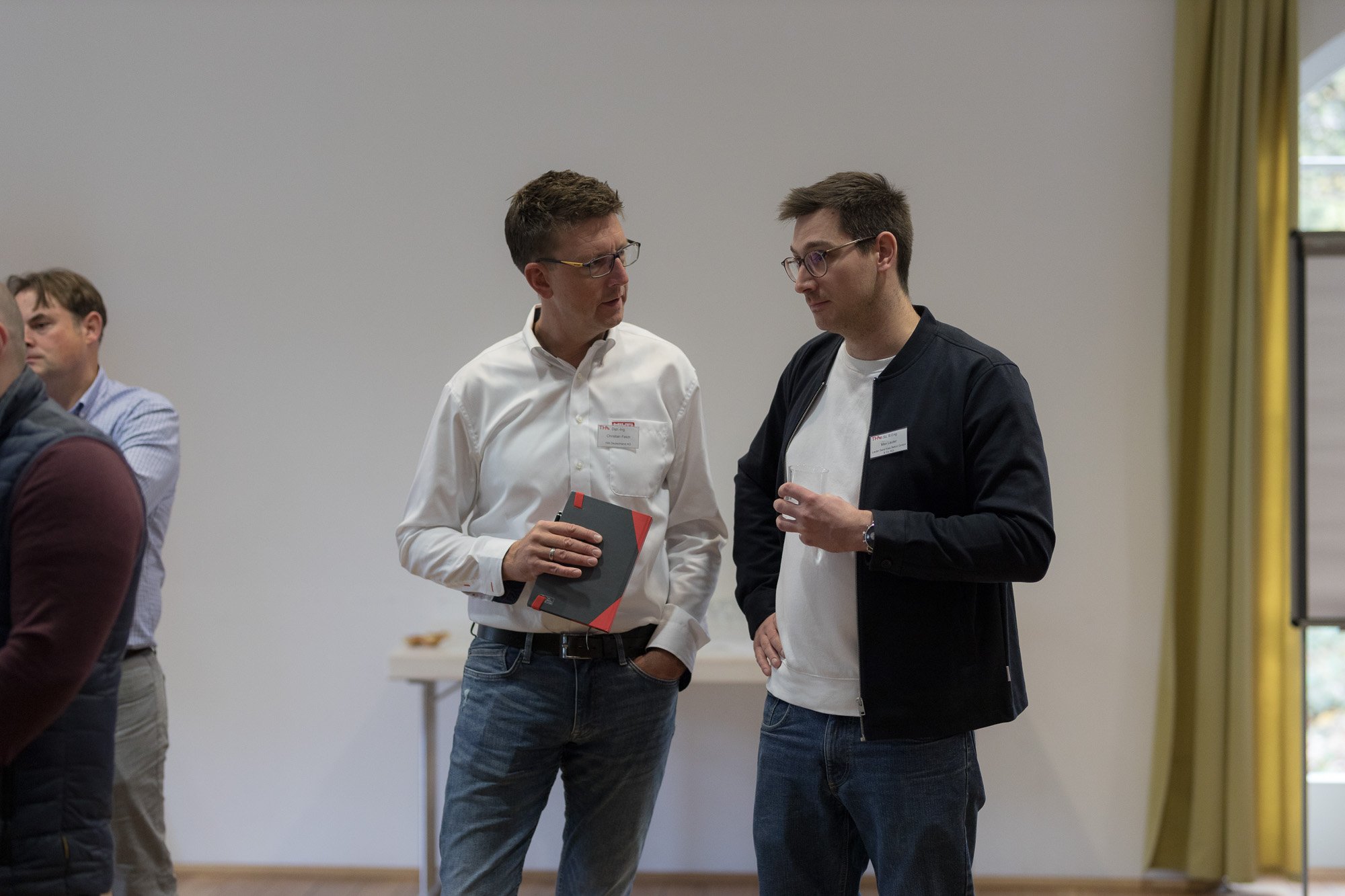 Teilnehmende im Gespräch Teilnehmende im Gespräch