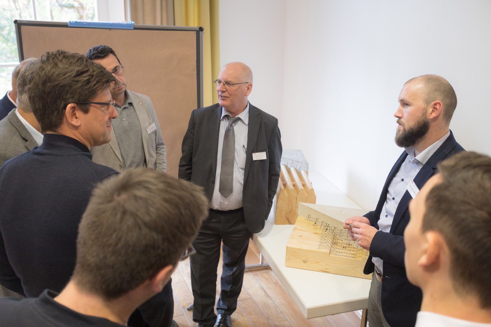 Teilnehmende im Gespräch Teilnehmende im Gespräch