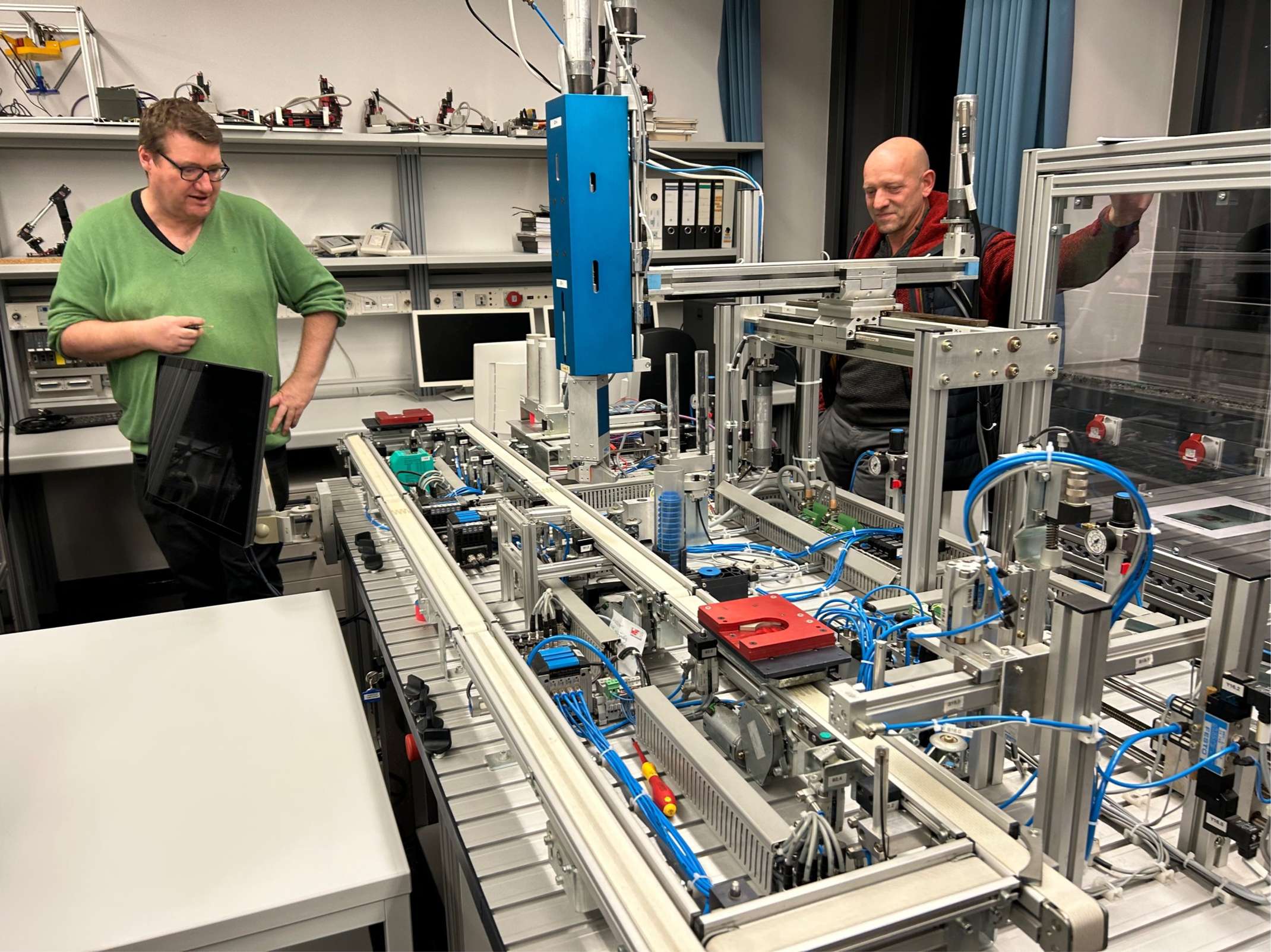 Laborführung. Foto: Jürgen Grimbacher