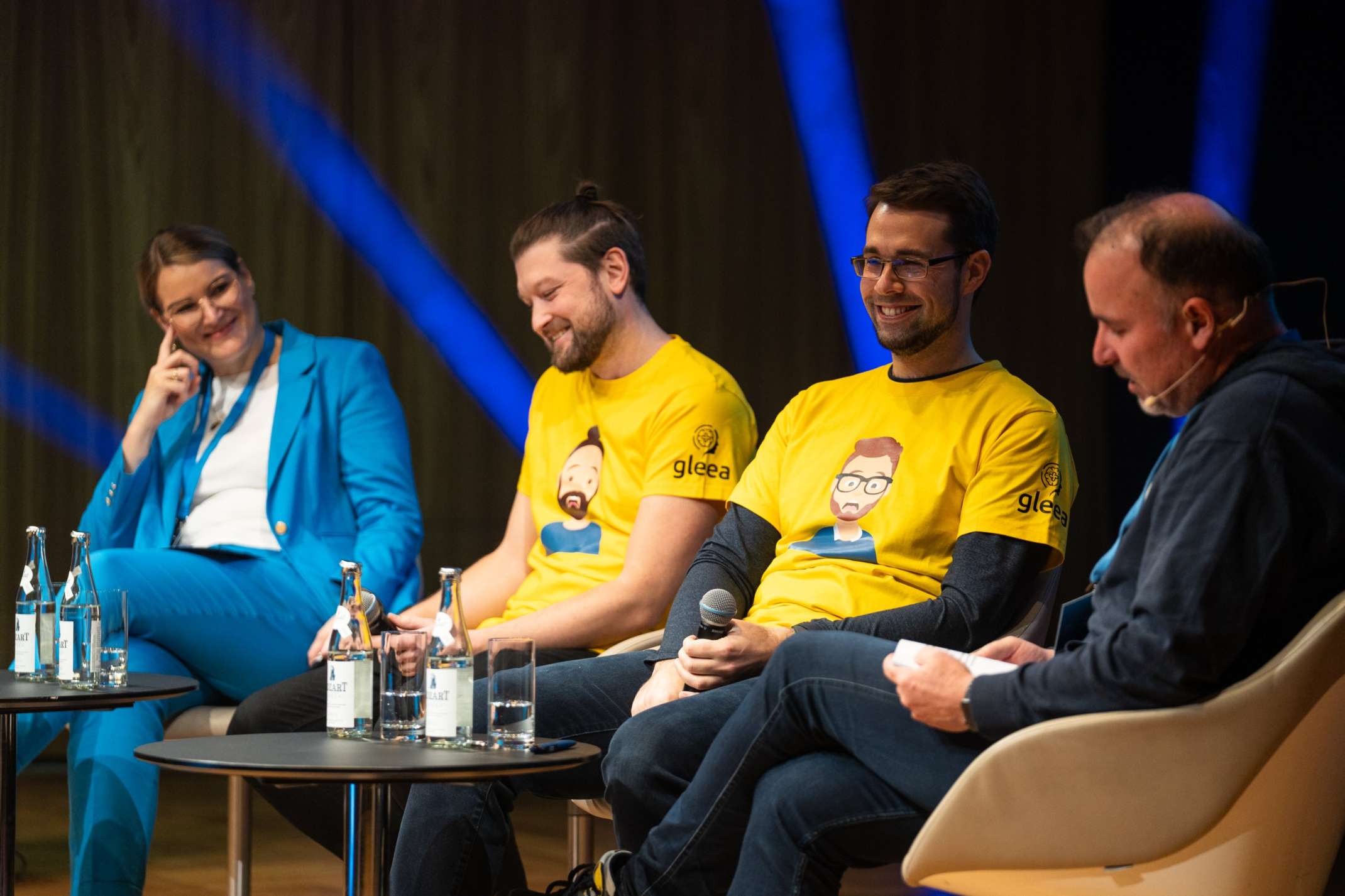 Bild: Digitales Zentrum Schwaben (DZ.S) | v.l.: Eva Weber, Oberbürgermeisterin der Stadt Augsburg; Christian Brugger und Christoph Graumann, Gründer Gleea Educational Software GmbH; Stefan Schimpfle, Digitales Zentrum Schwaben (DZ.S)