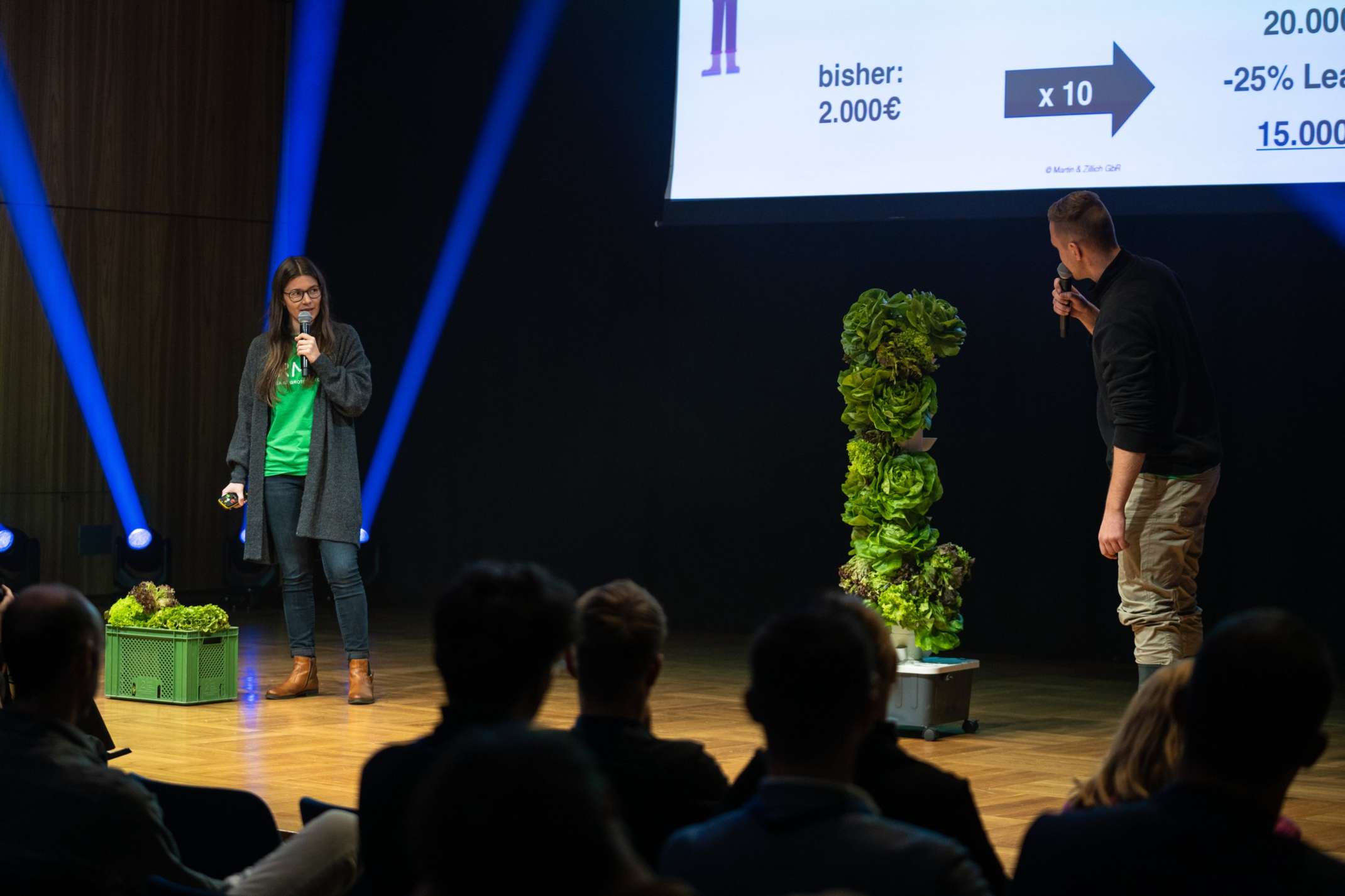 Bild: Digitales Zentrum Schwaben (DZ.S) | Anna Martin und Luis Zillich, Gründer des Startups FARM-Z bei ihrem Idea Slam Pitch