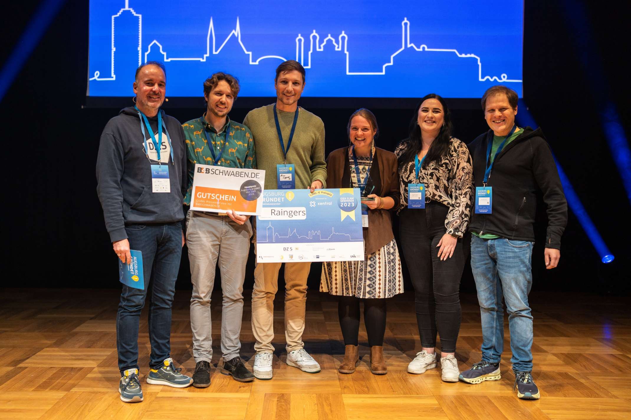 Bild: Digitales Zentrum Schwaben (DZ.S) | v.l.: Stefan Schimpfle, Digitales Zentrum Schwaben (DZ.S); Philipp Ramjoué, Nico Lippold, Julia Ramjoué, Gründer des Startups Raingers GmbH; Angelina Märkl, B4B Schwaben; Benedikt Sauter, Xentral ERP Software GmbH