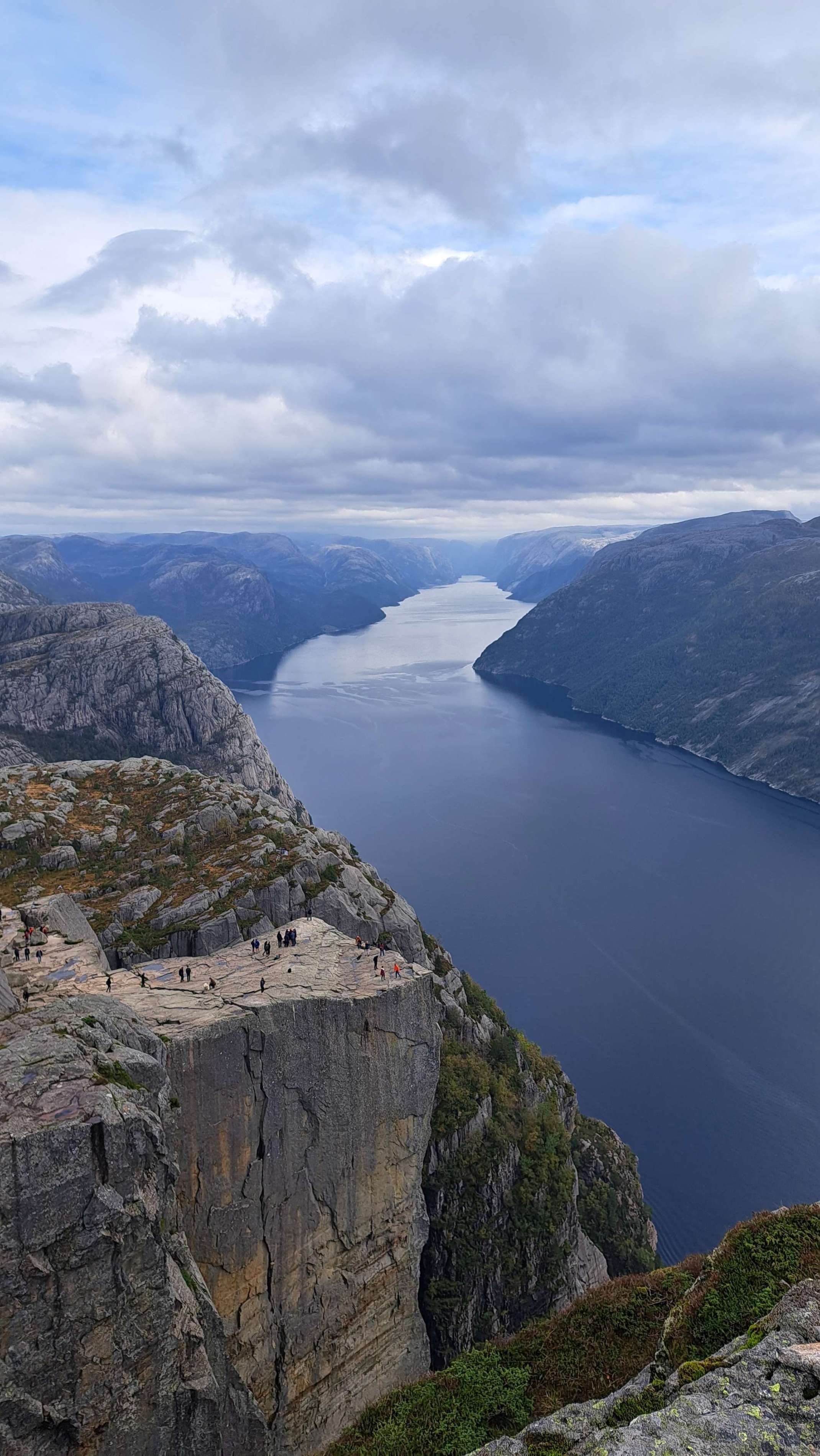 Der Preikestolen mit wunderschöner Aussicht auf den Lysefjord