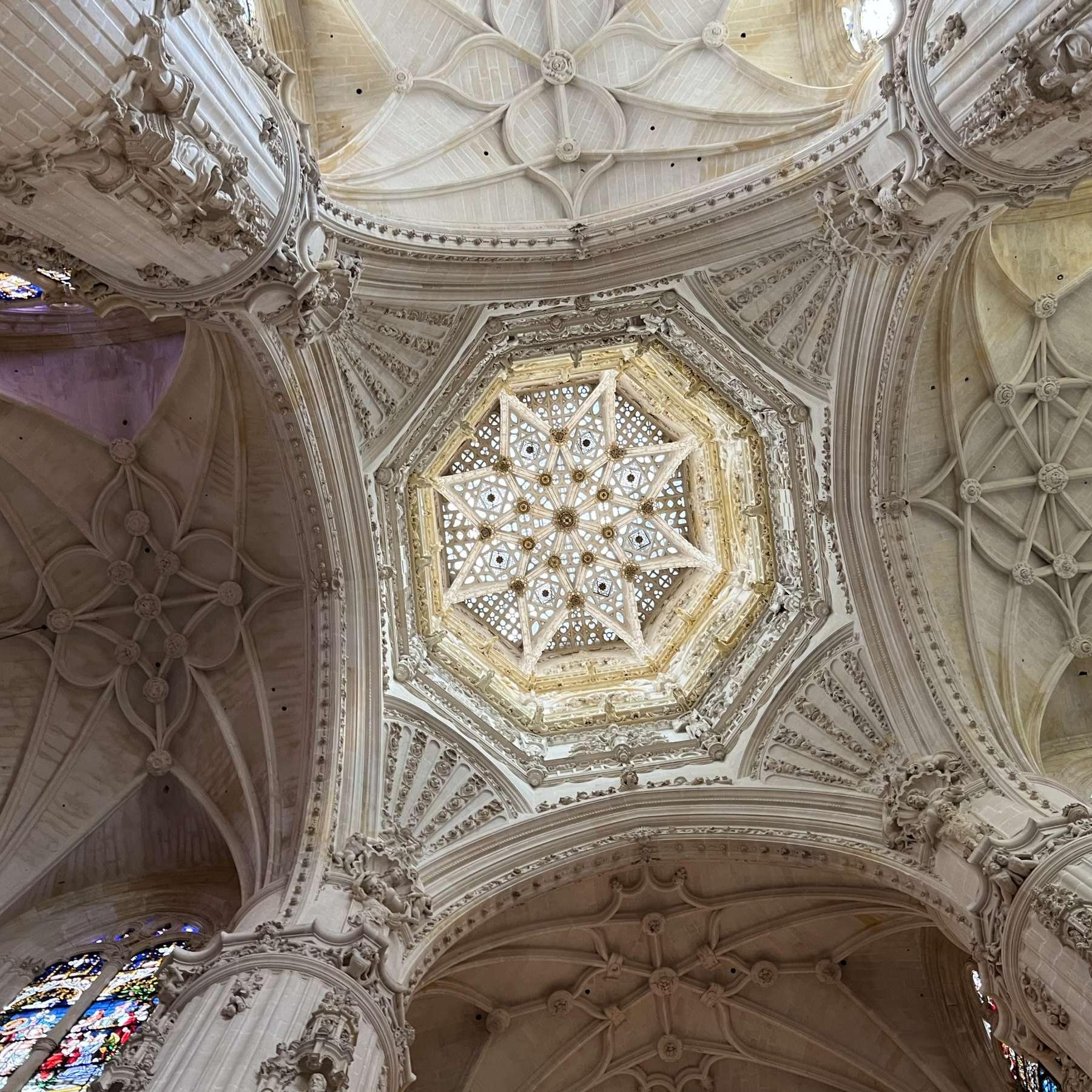 Blick in das Gewölbe der Kathedrale von Burgos