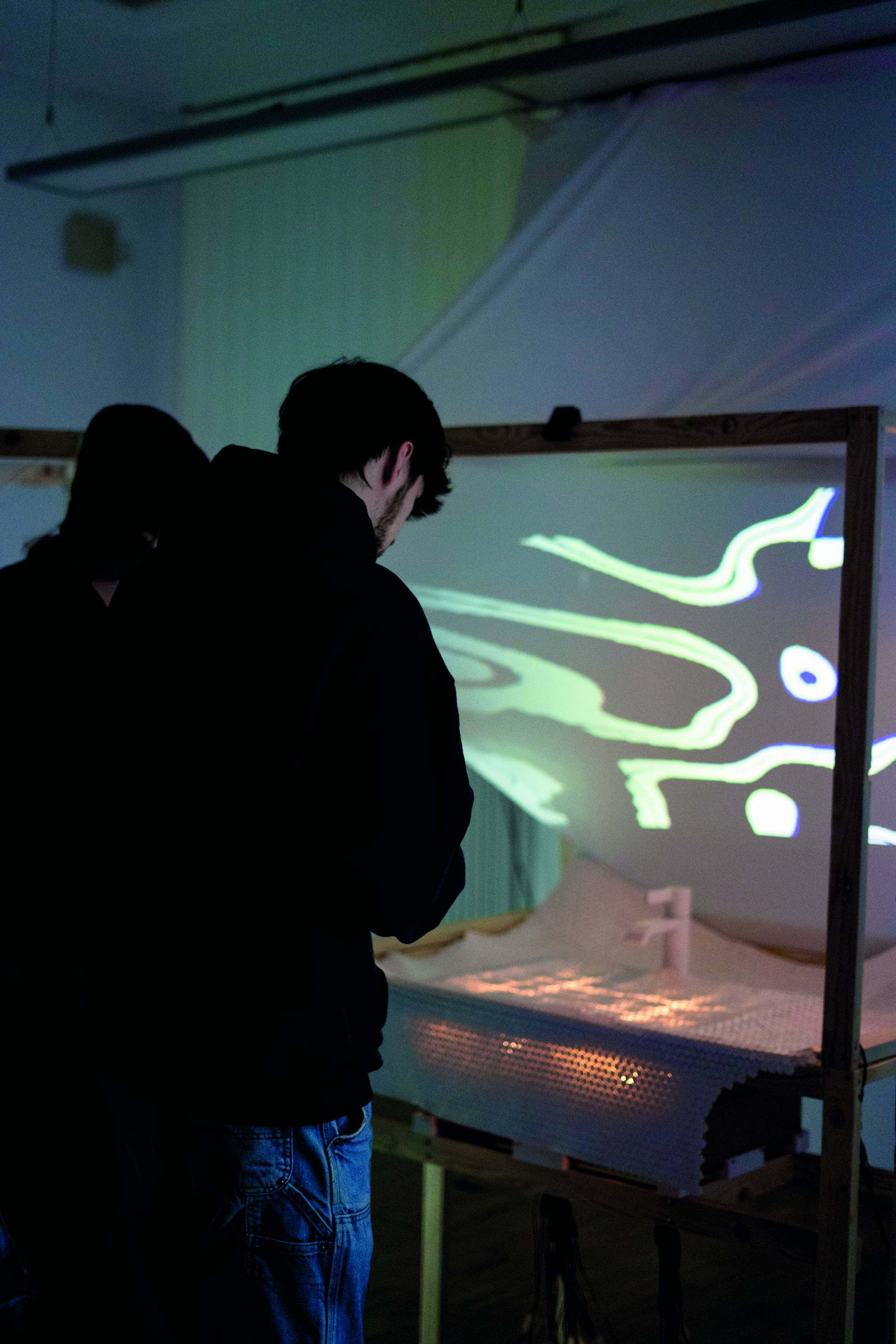 Studierende bei der Arbeit im Kooperationsprojekt Transformative Spaces 