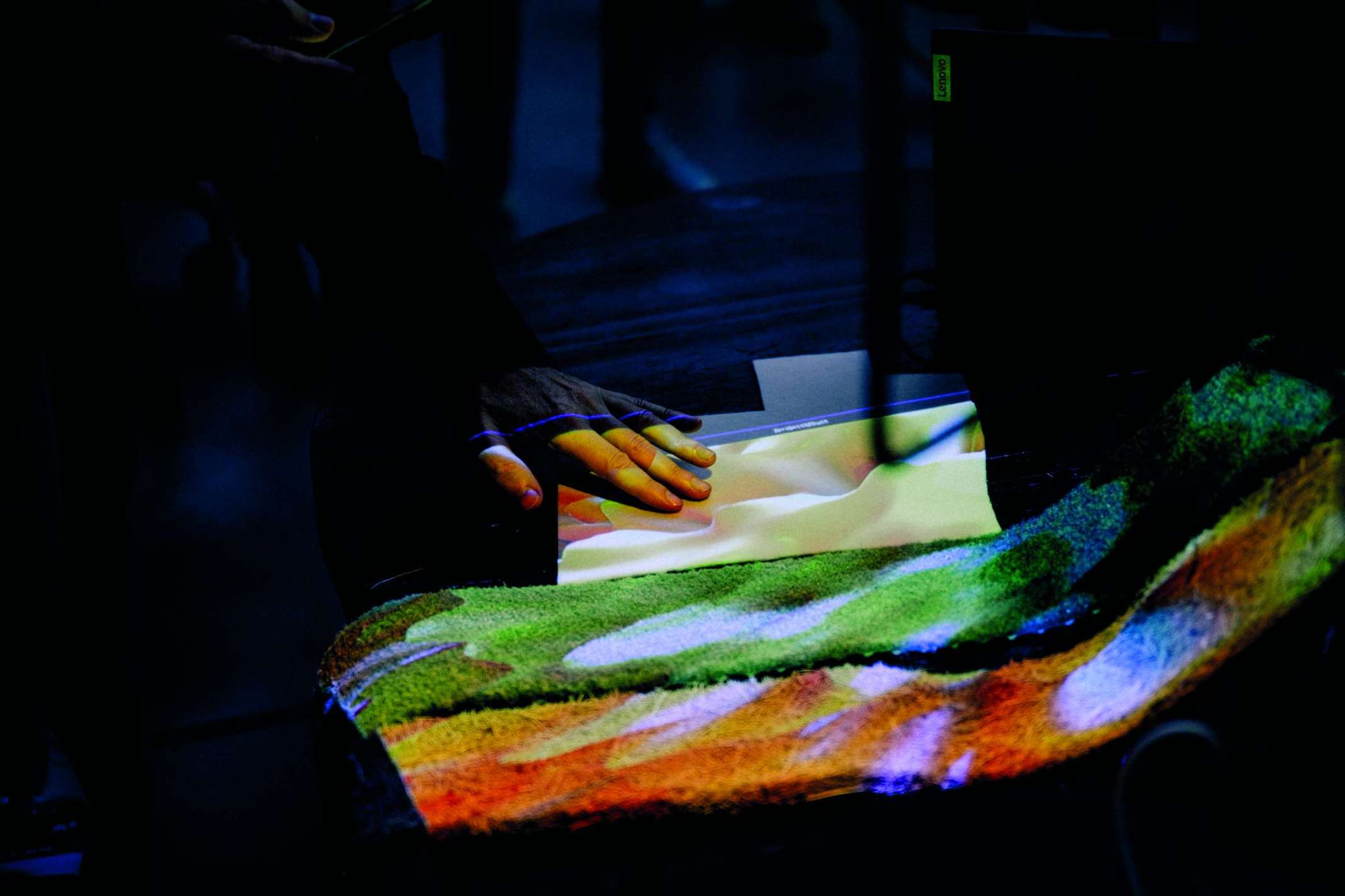 Studierende bei der Arbeit im Kooperationsprojekt Transformative Spaces 