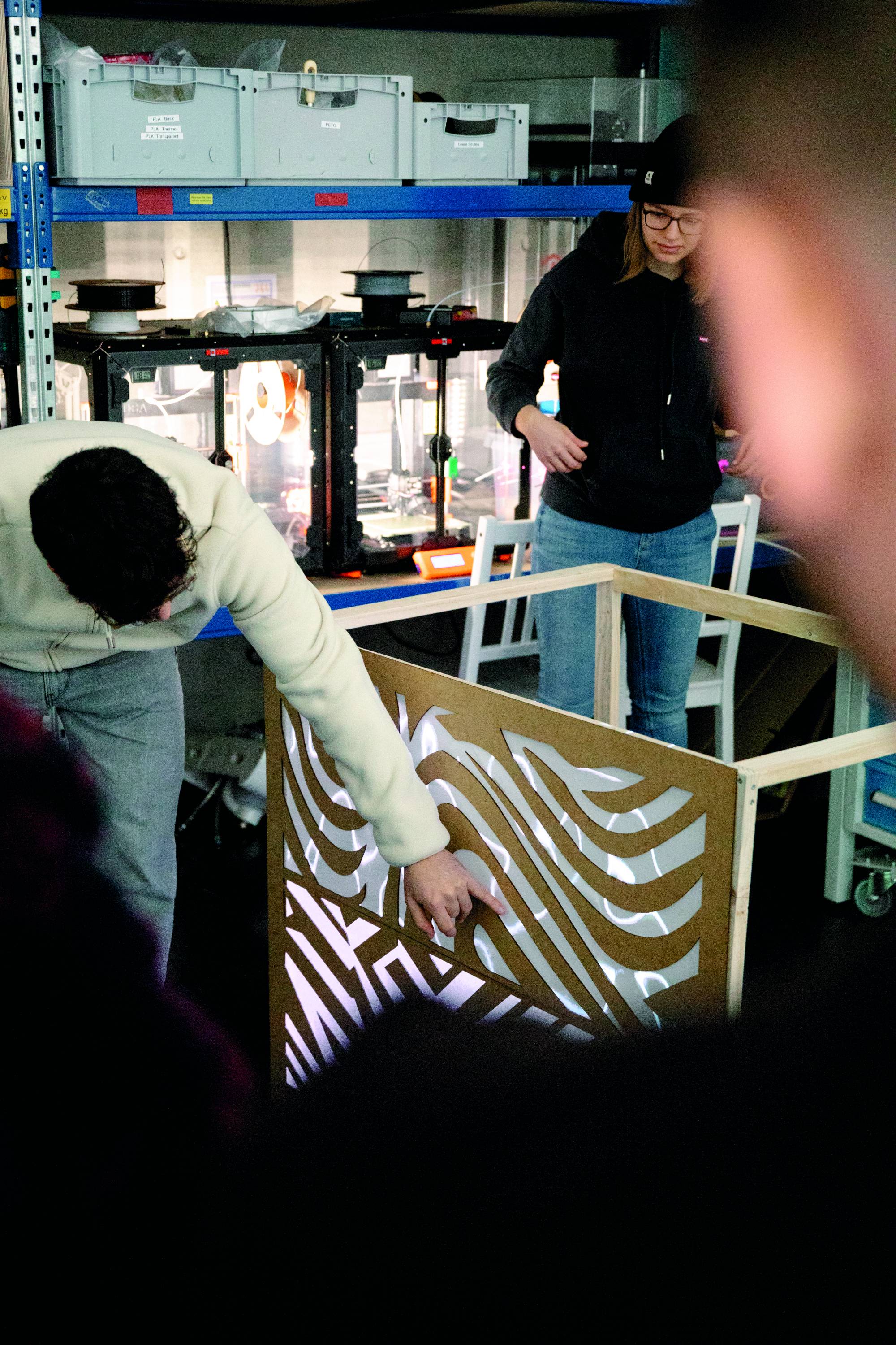 Studierende bei der Arbeit im Kooperationsprojekt Transformative Spaces 