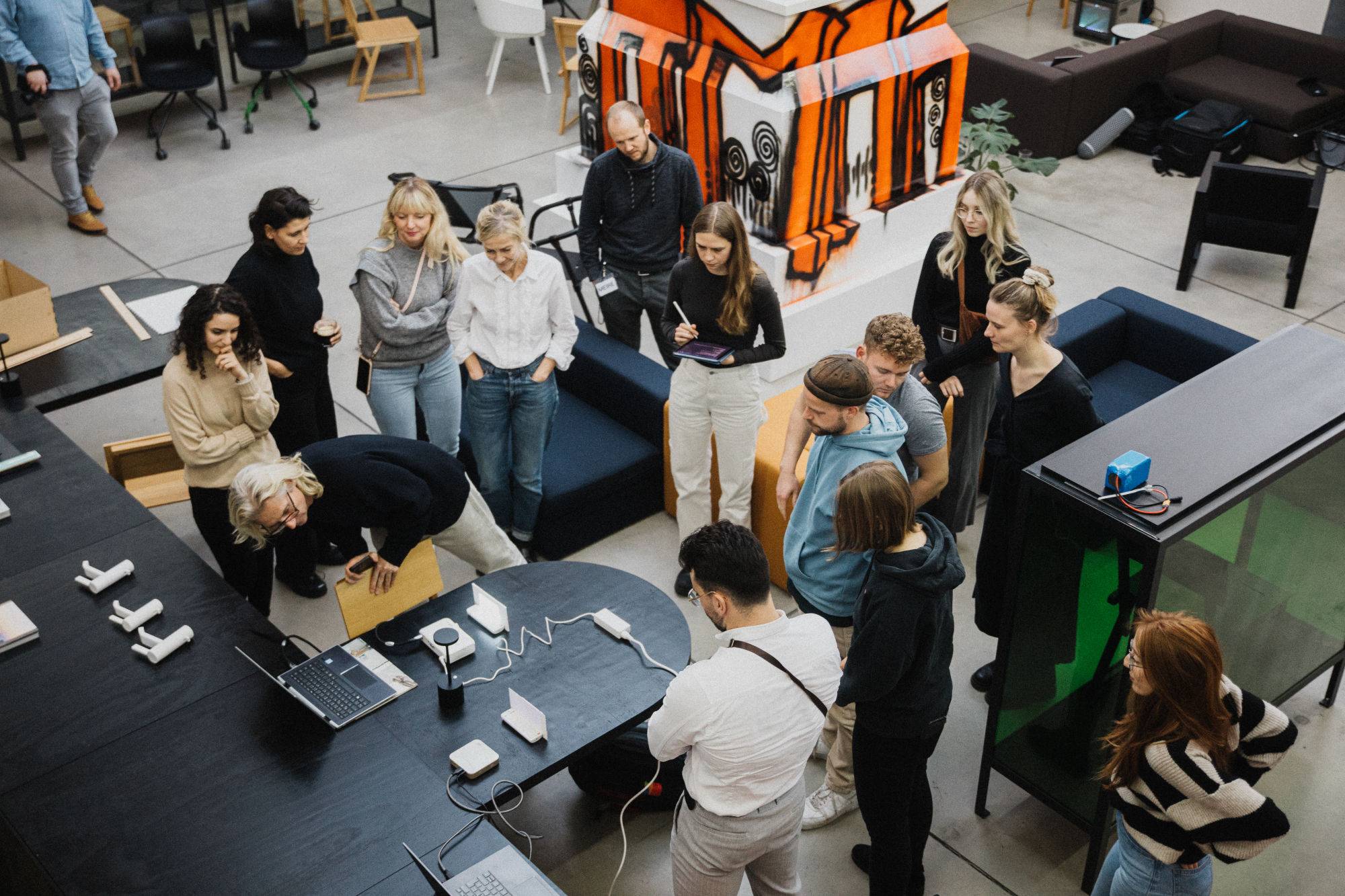 Studierende bei der Arbeit im Kooperationsprojekt Transformative Spaces 