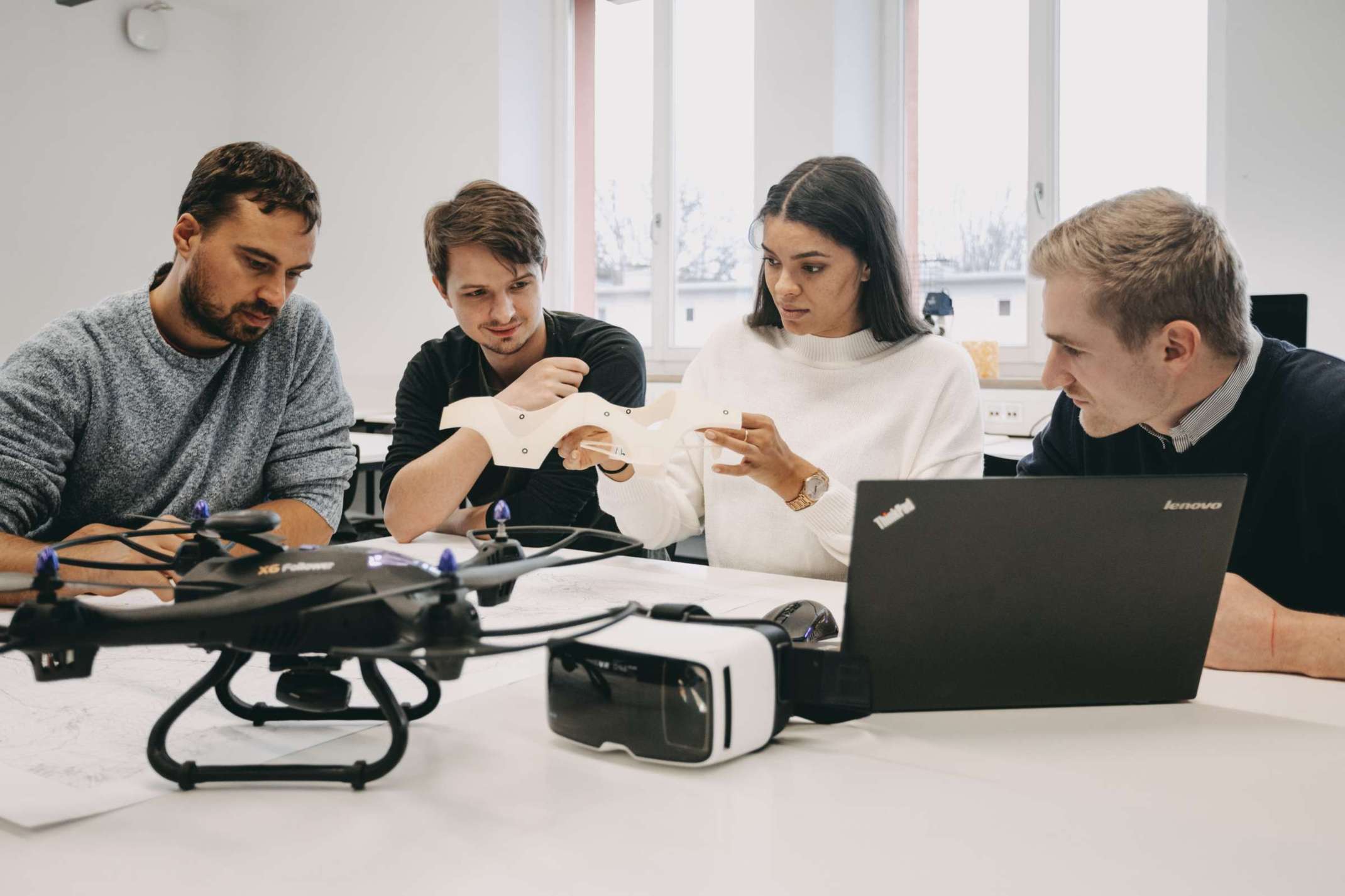 Studierende in der Fakultät für Architektur und Bauwesen. Studierende in der Fakultät für Architektur und Bauwesen.