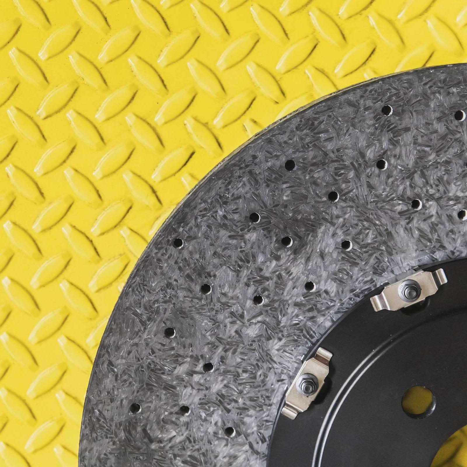 Bremse auf gelben Hintergrund