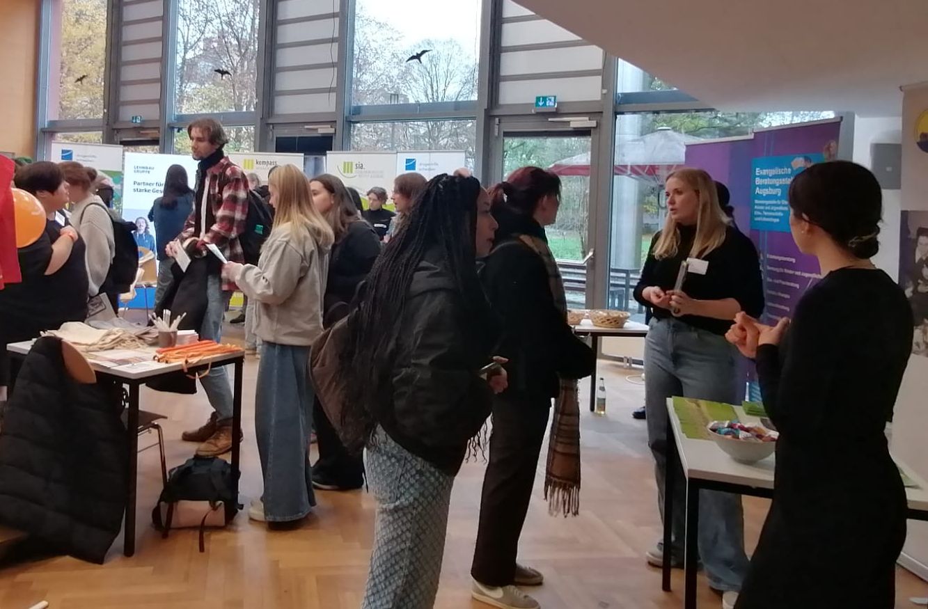 Studierende im Austausch mit der Praxis Studierende im Austausch mit der Praxis