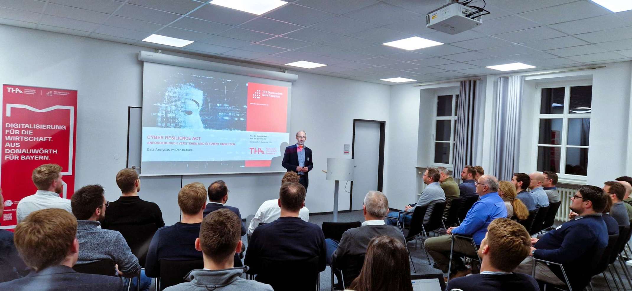 Prof. Merli spricht vor gefülltem Saal im TTZ Donauwörth