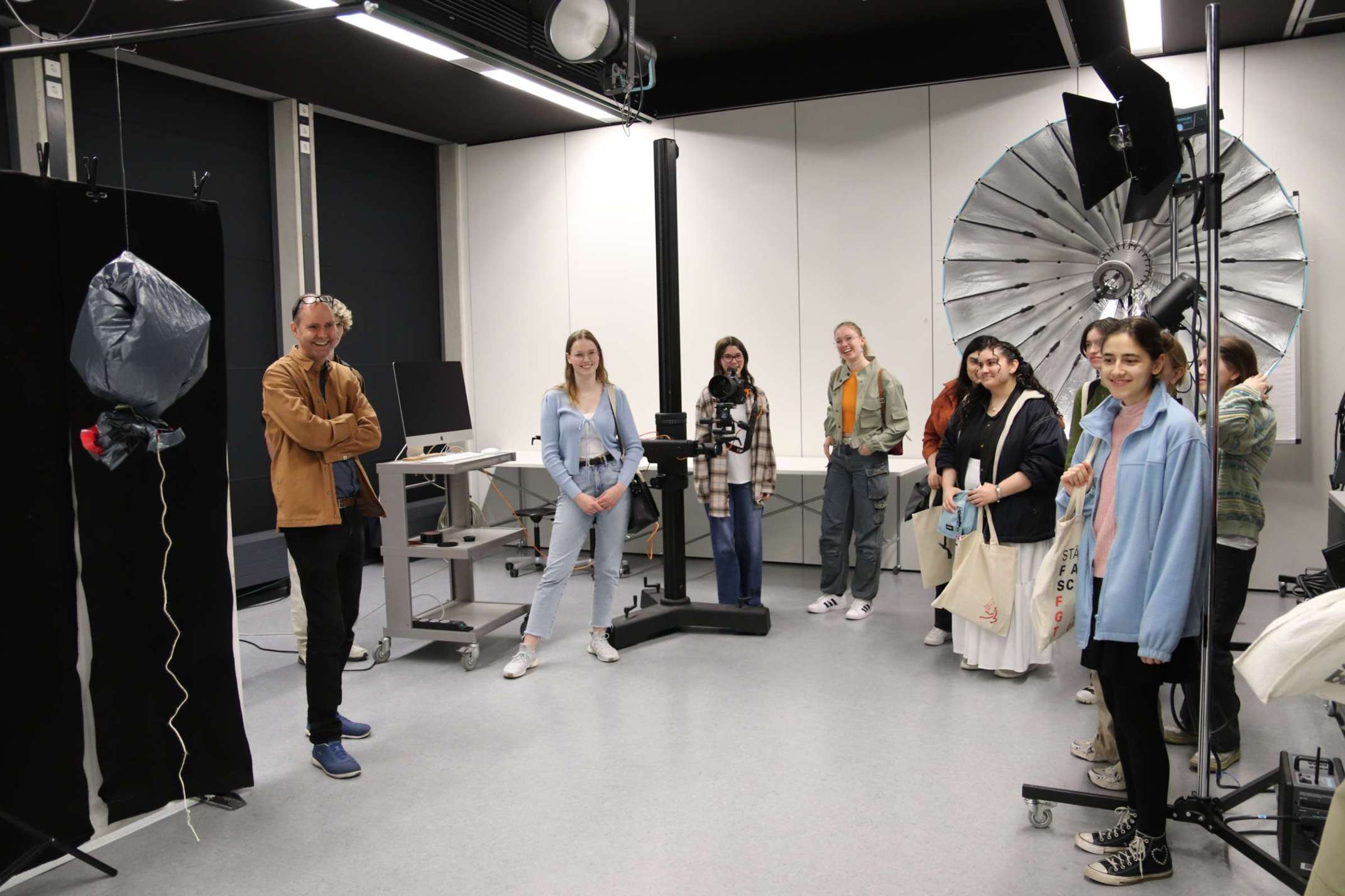 Führung durch die Labore der Fakultät für Gestaltung