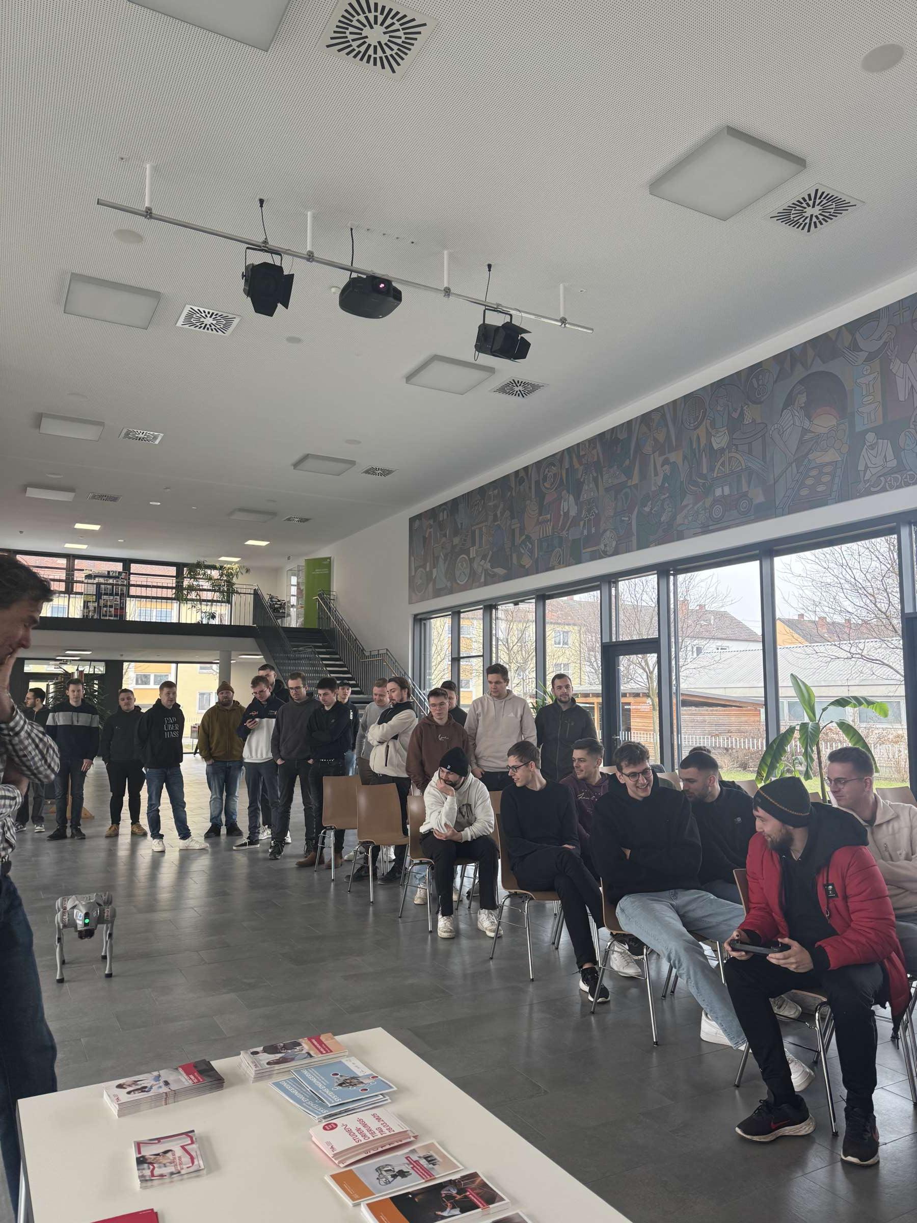  Roboterhund Go2 Air von Unitree Robotic begeistert die Schüler und Schülerinnen