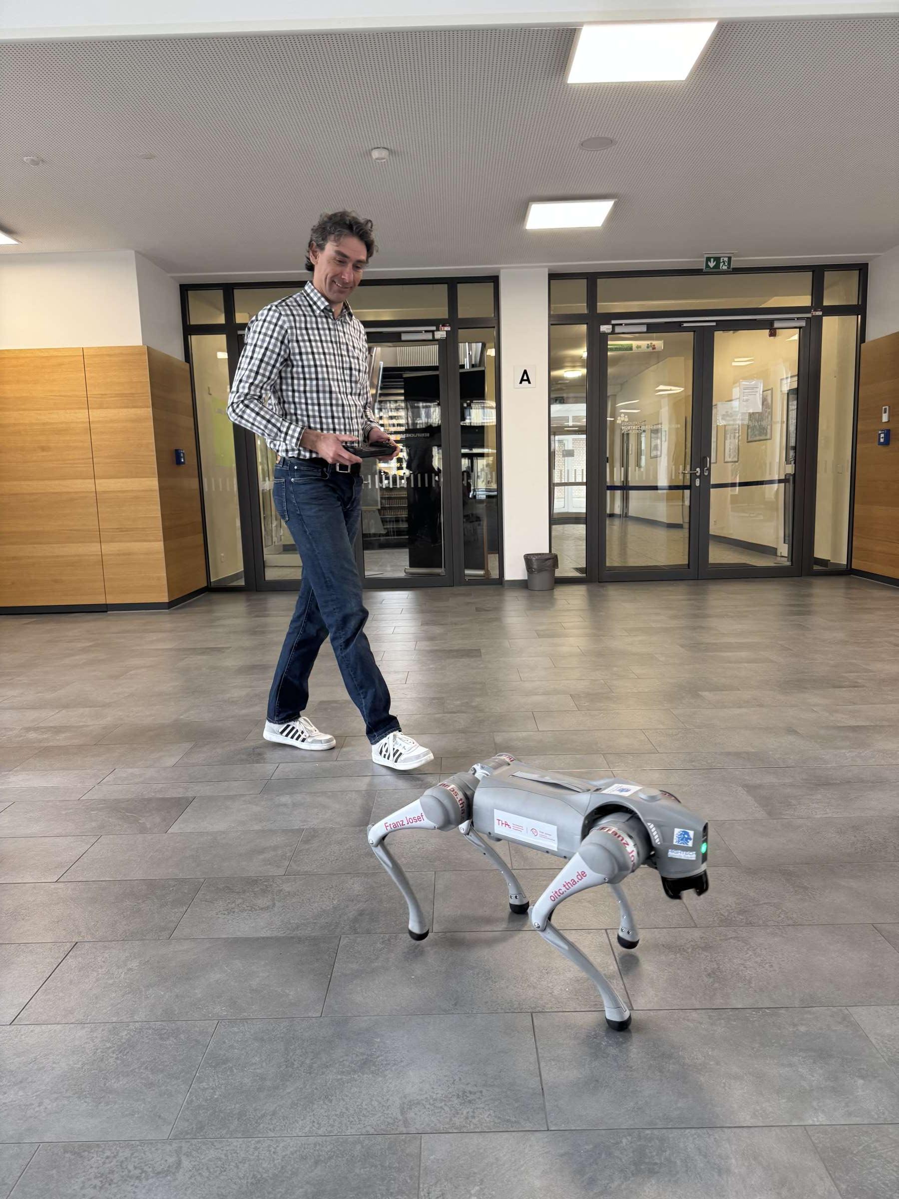  Roboterhund Go2 Air von Unitree Robotic begeistert die Schüler und Schülerinnen