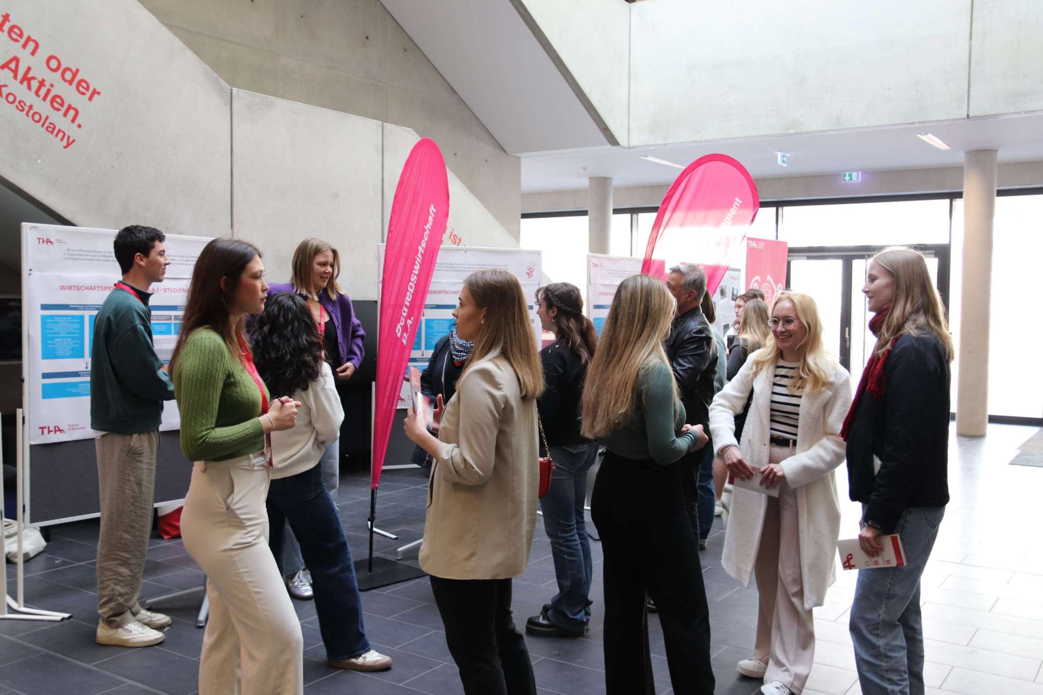 Studieninteressierte in der School of Business