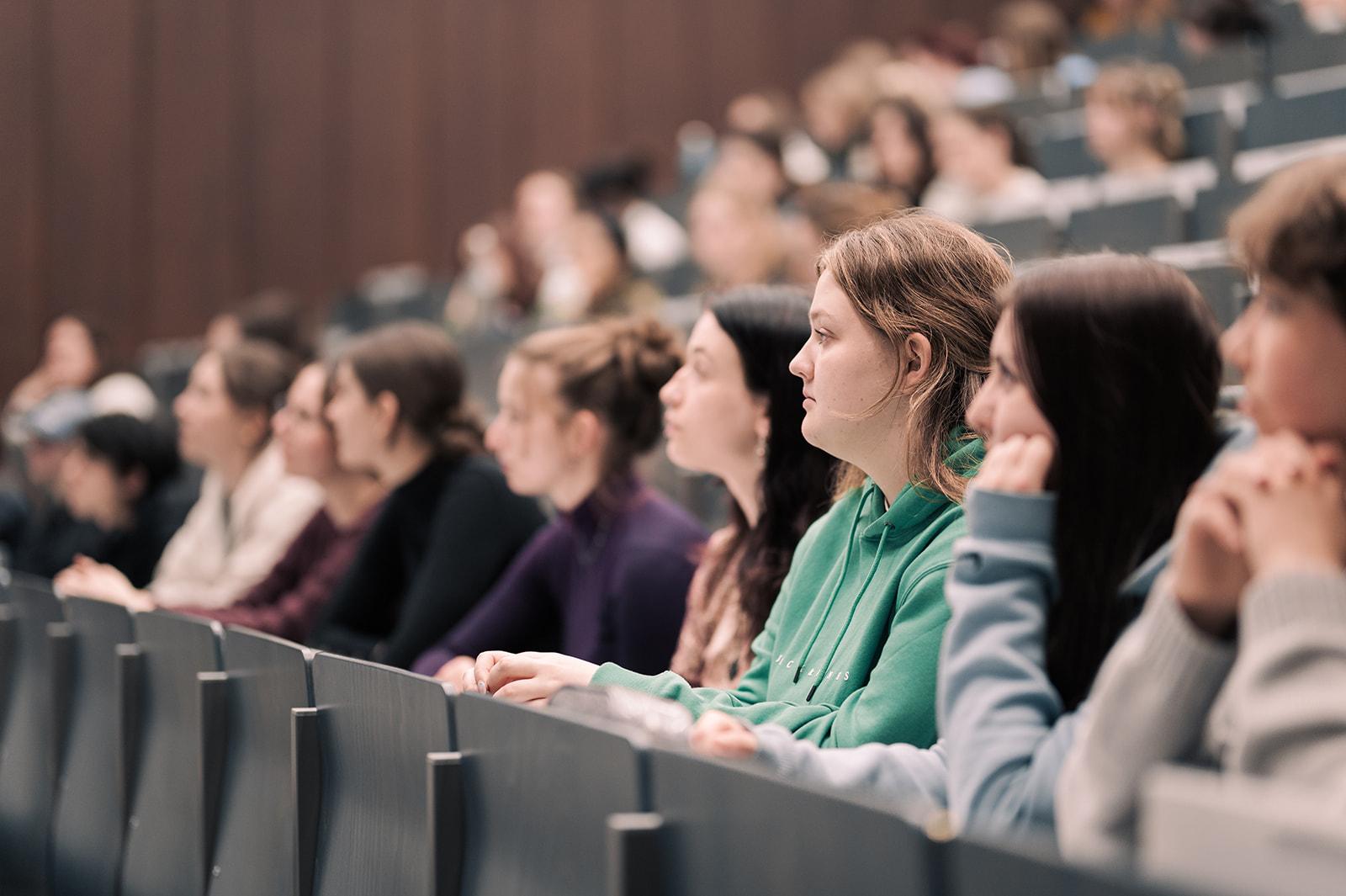 Studis im Hörsaal