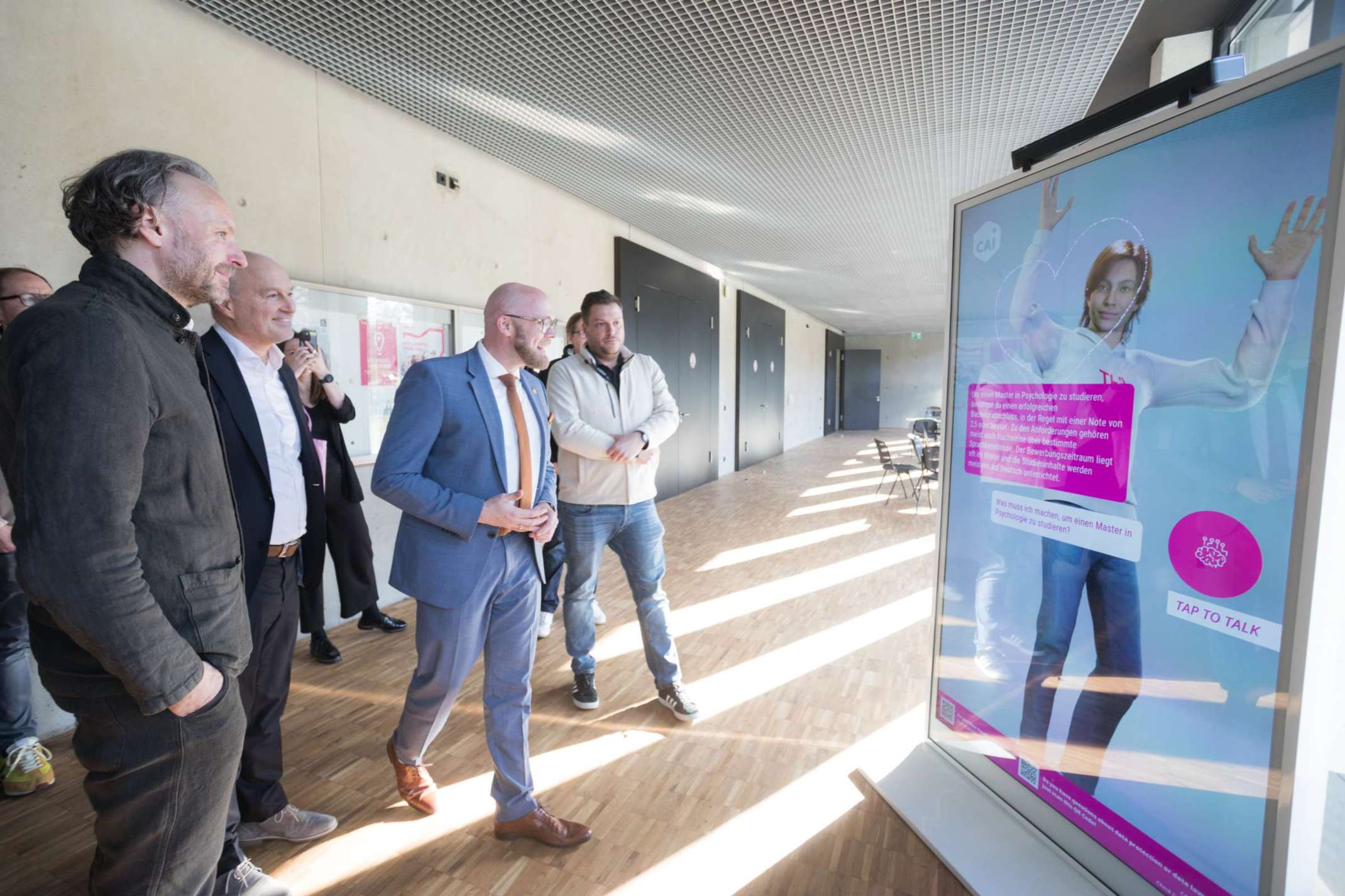 Dr. Fabian Mehring testet den THA_avatar.