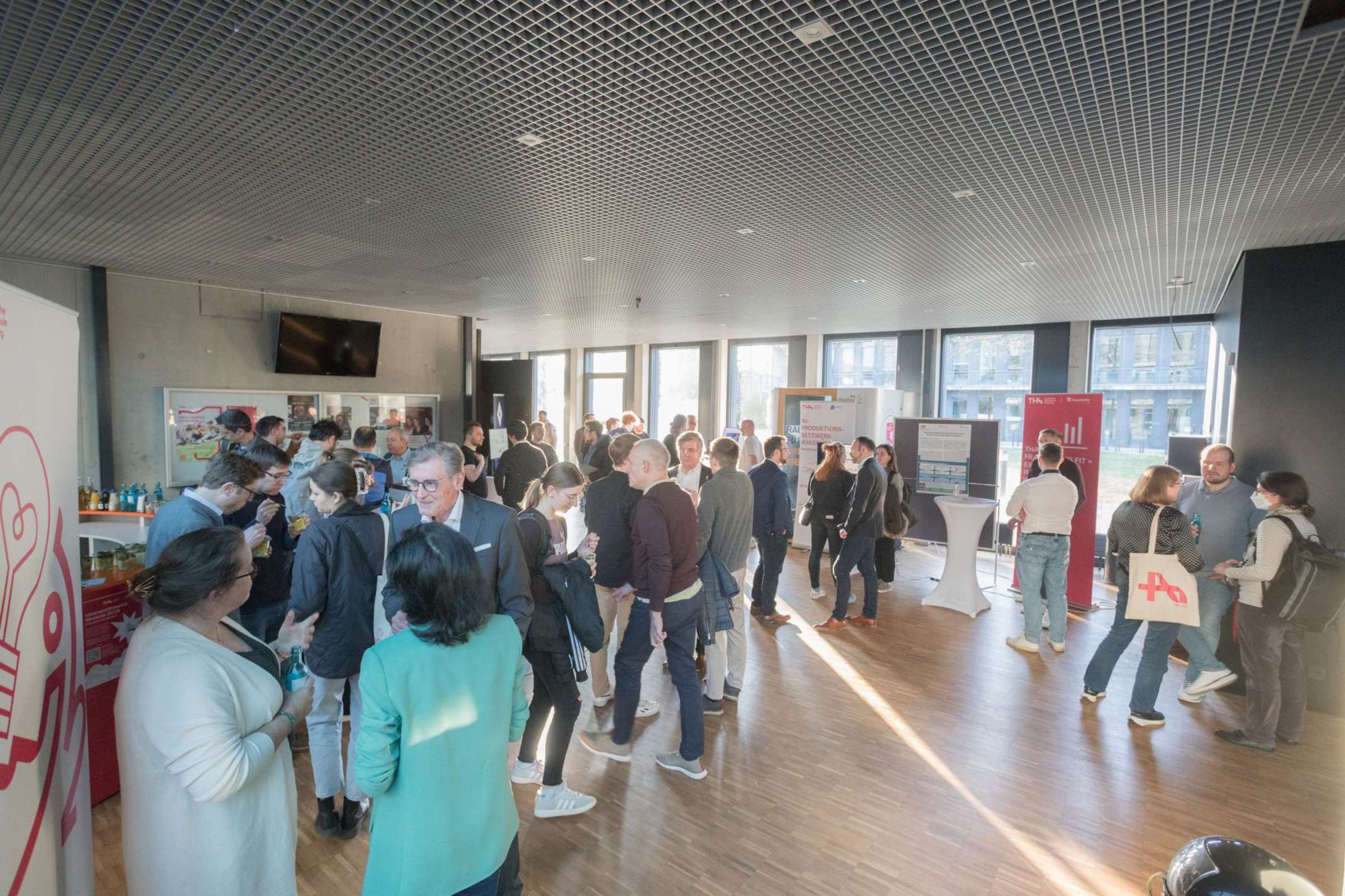 Get-together im Foyer