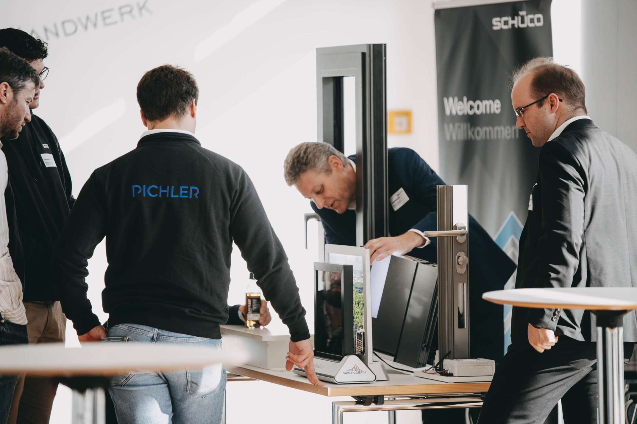 Begleitende Fachausstellung bei der Tagung Fassade 25. Foto: Matthias Leo.