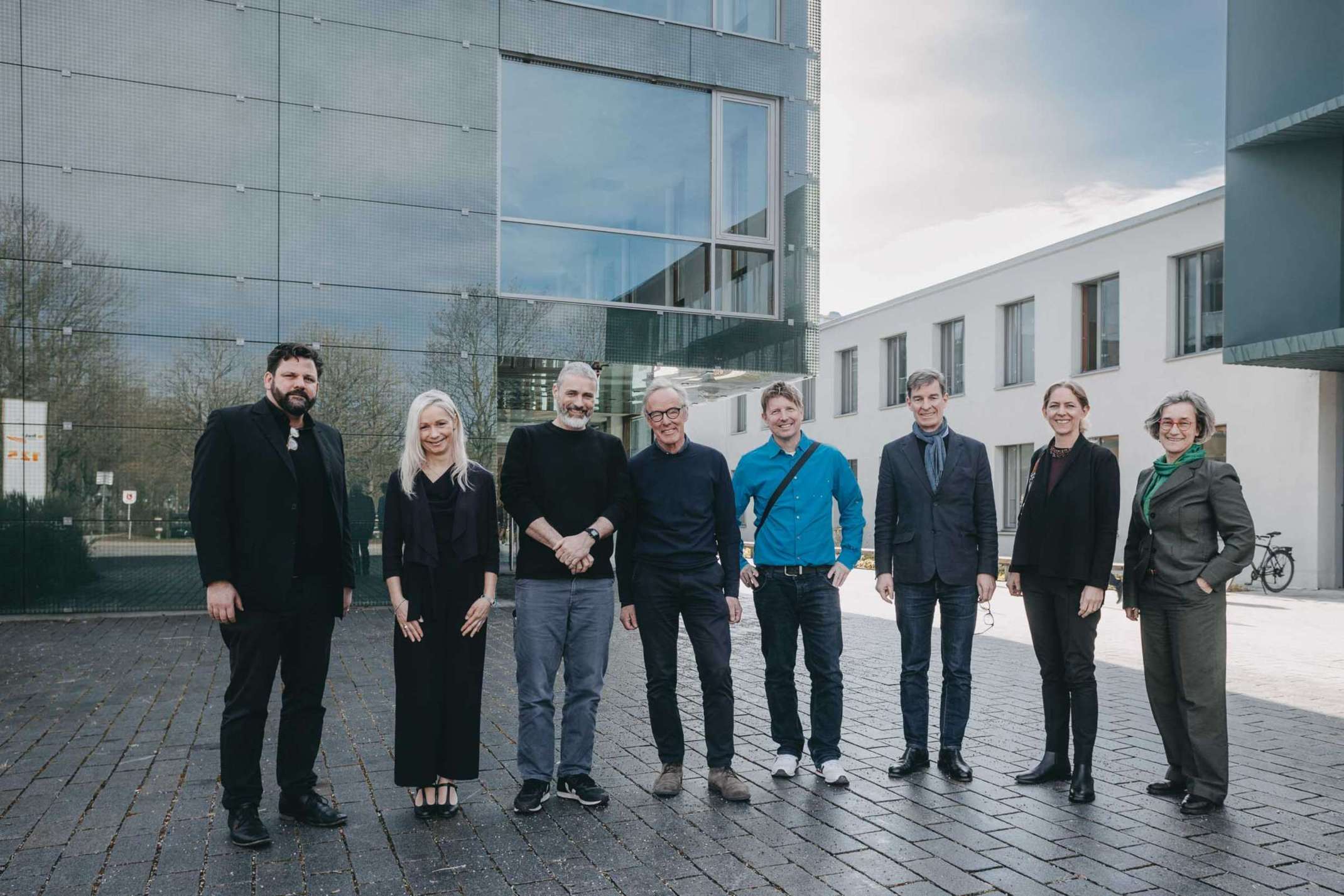 Holzbau 25, Vortragende und Moderierende (v.l.n.r): Prof. Wolfgang Huß, Dr. Mandy Peter, Jörg Finkbeiner, Anders Übelhack, Markus Dobmeier, Prof. Dr.-Ing. Anne Niemann, Prof. Dr. Elisabeth Krön. Foto: Matthias Leo.