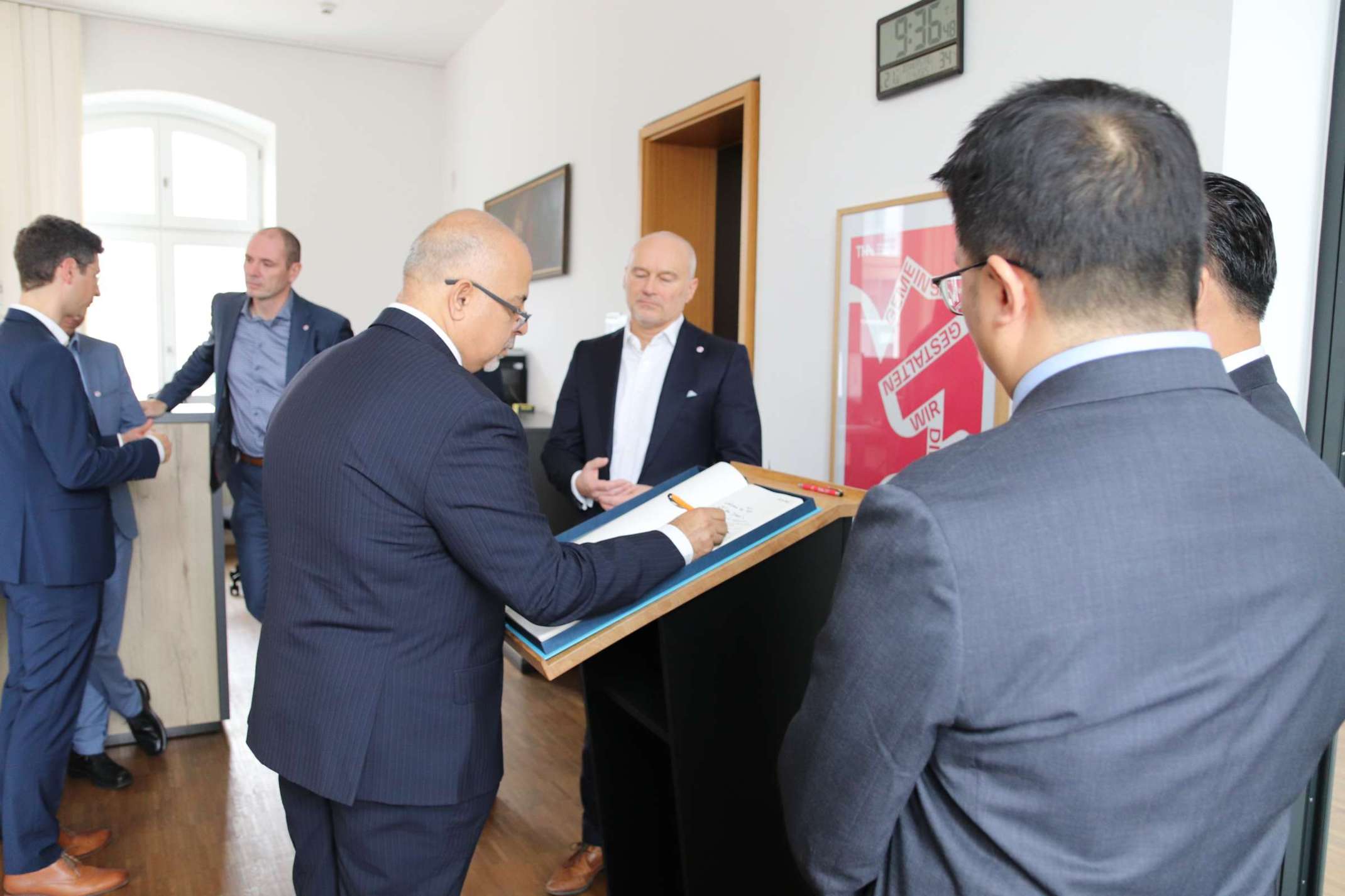 Eintragung ins "Goldene Buch"