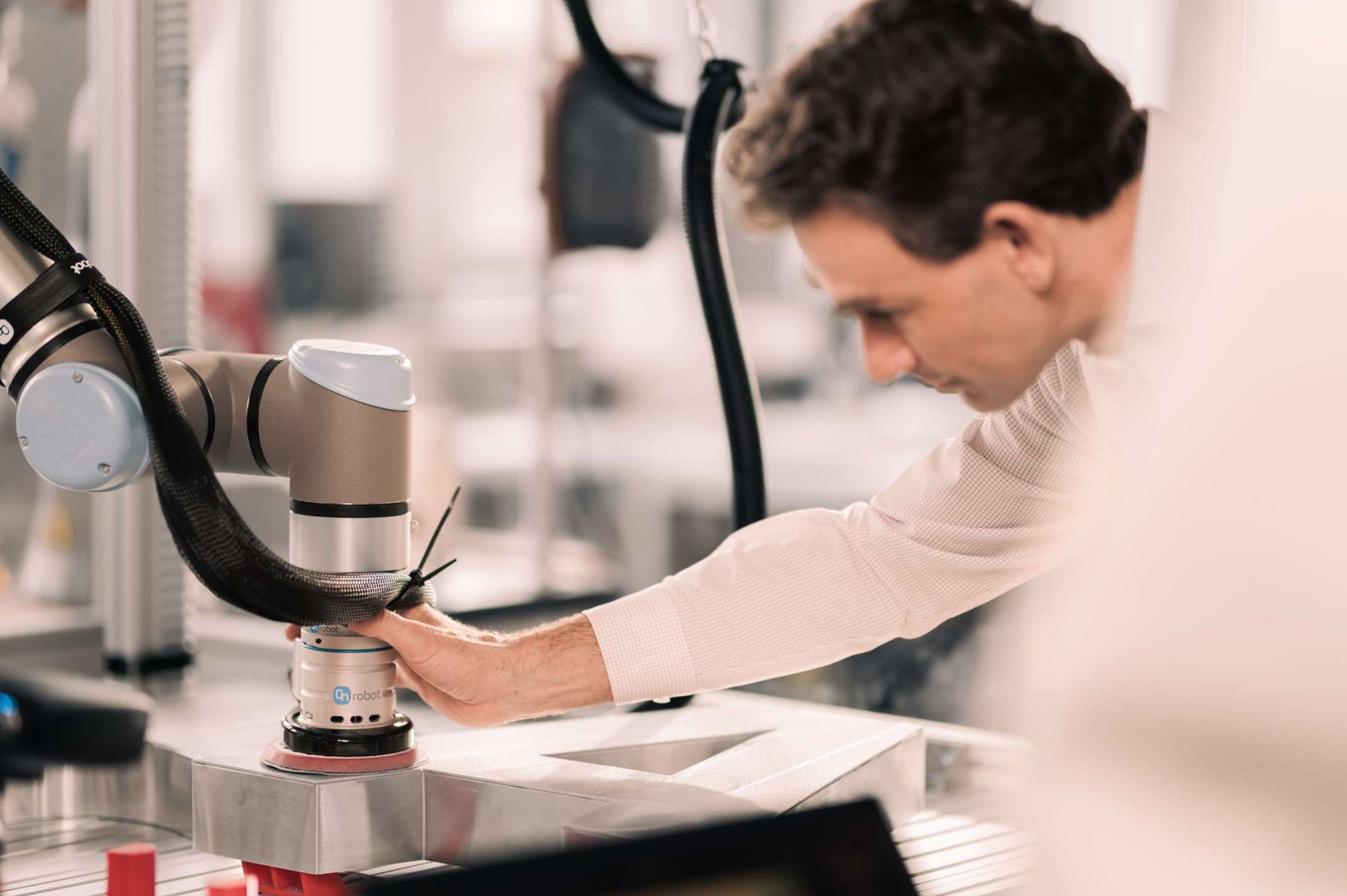 Prof. Dr.-Ing. Simon Dietrich. Foto: hoch3media, Daniel Fürst