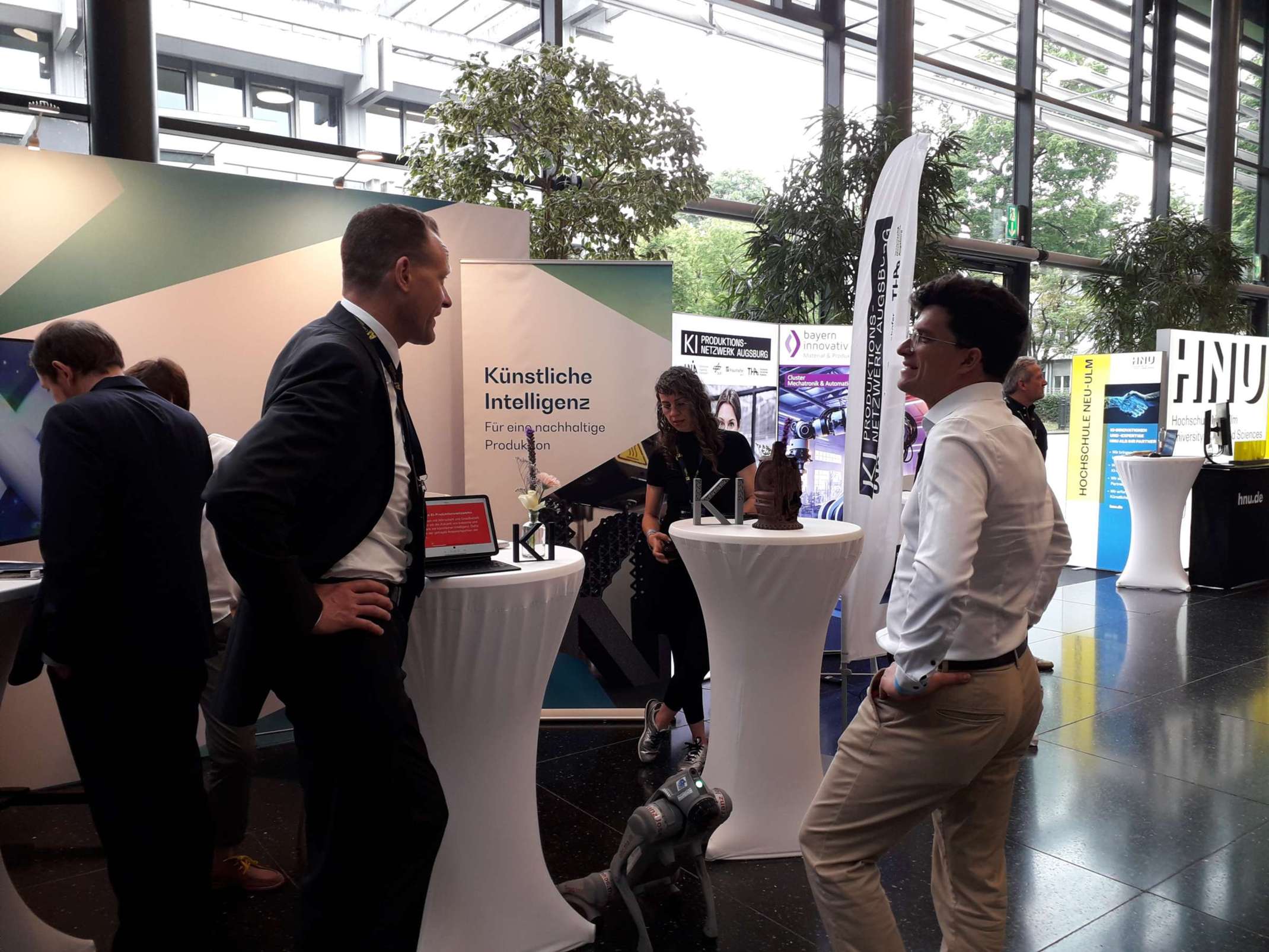 AI Convention #5: Am Messestand des KI-Produktionsnetzwerks Augsburg