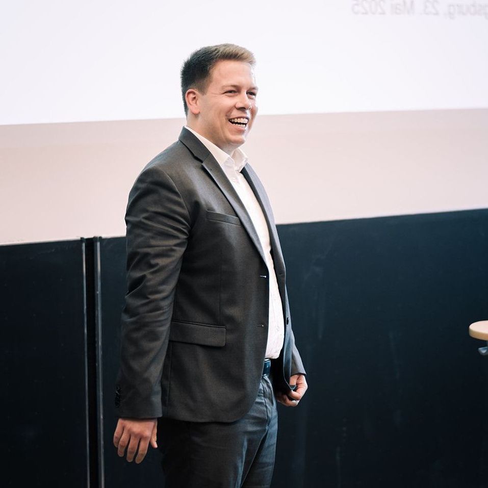 Absolvent Jan Tietje - Weiterbildung - Master IT-Projektmanagement und Prozessmanagement - Technische Hochschule Augsburg (Foto: Daniel Fürst, hoch3media)