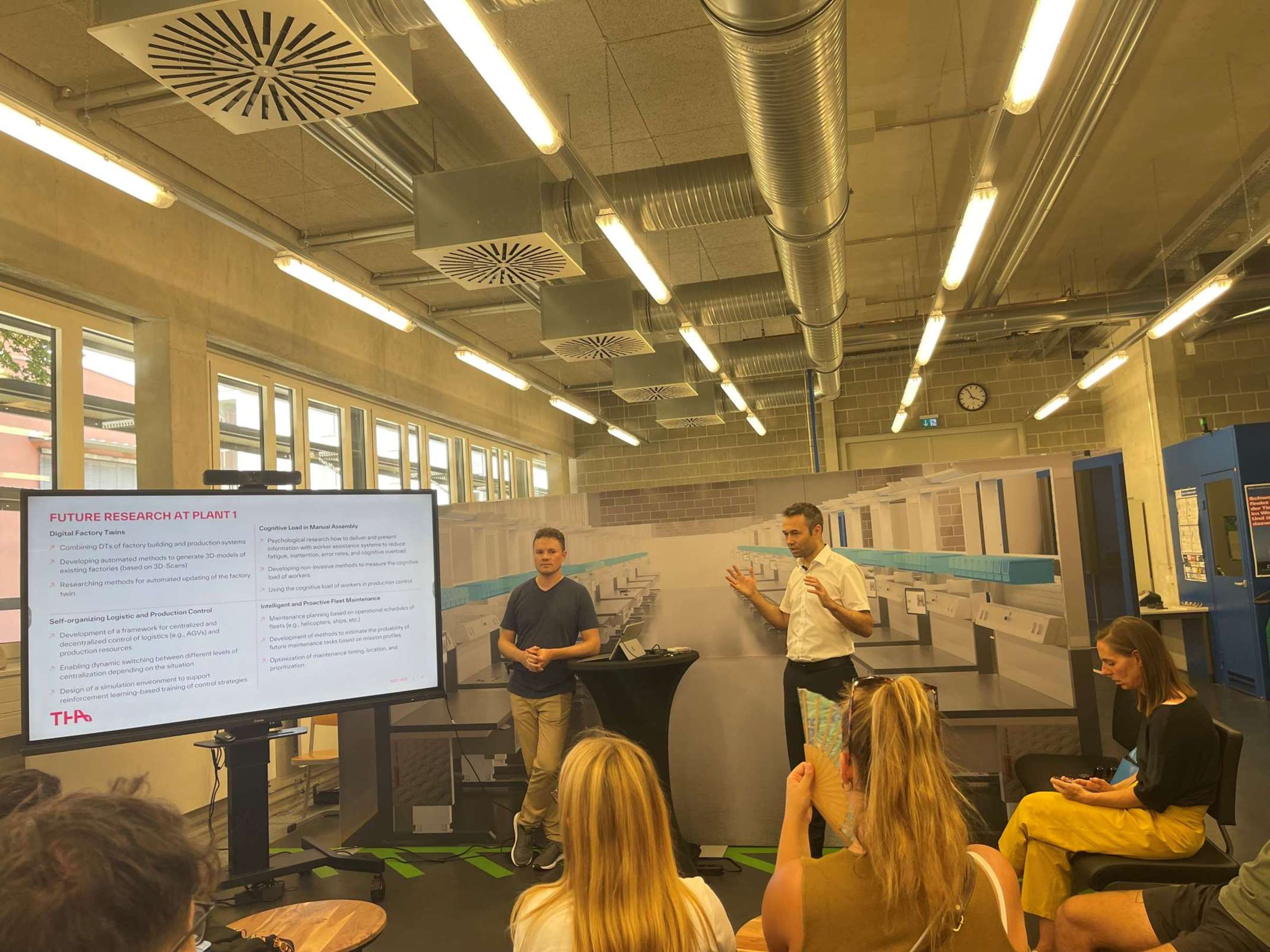 Zu Gast im OITC Werk 1: Das RECENTRE-Projektteam