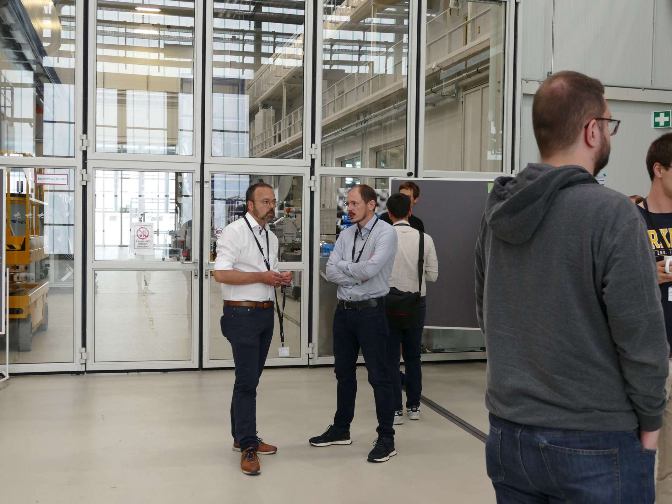 One4All 2025: Die Leiter des KI-PNW der THA (links) Prof. Dr. Björn Häckel, und der UniA, Prof. Dr. Markus Sause, im Gespräch