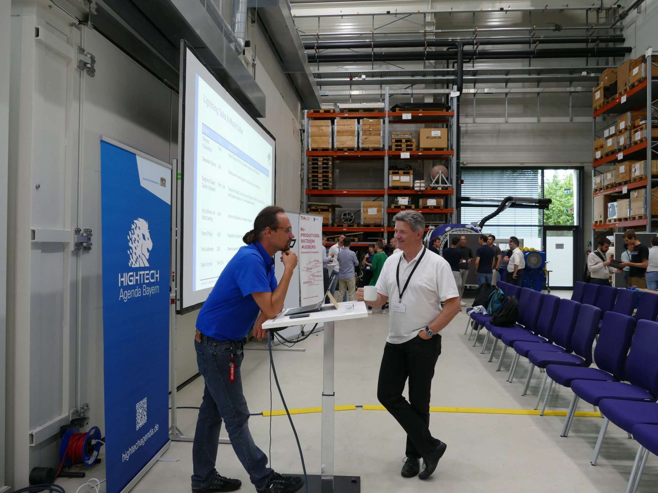 One4All 2025: Prof. Dr.-Ing. Michael Kupke, Leiter des DLR-Zentrums für Produktionstechnologie Augsburg (rechts) im Gespräch