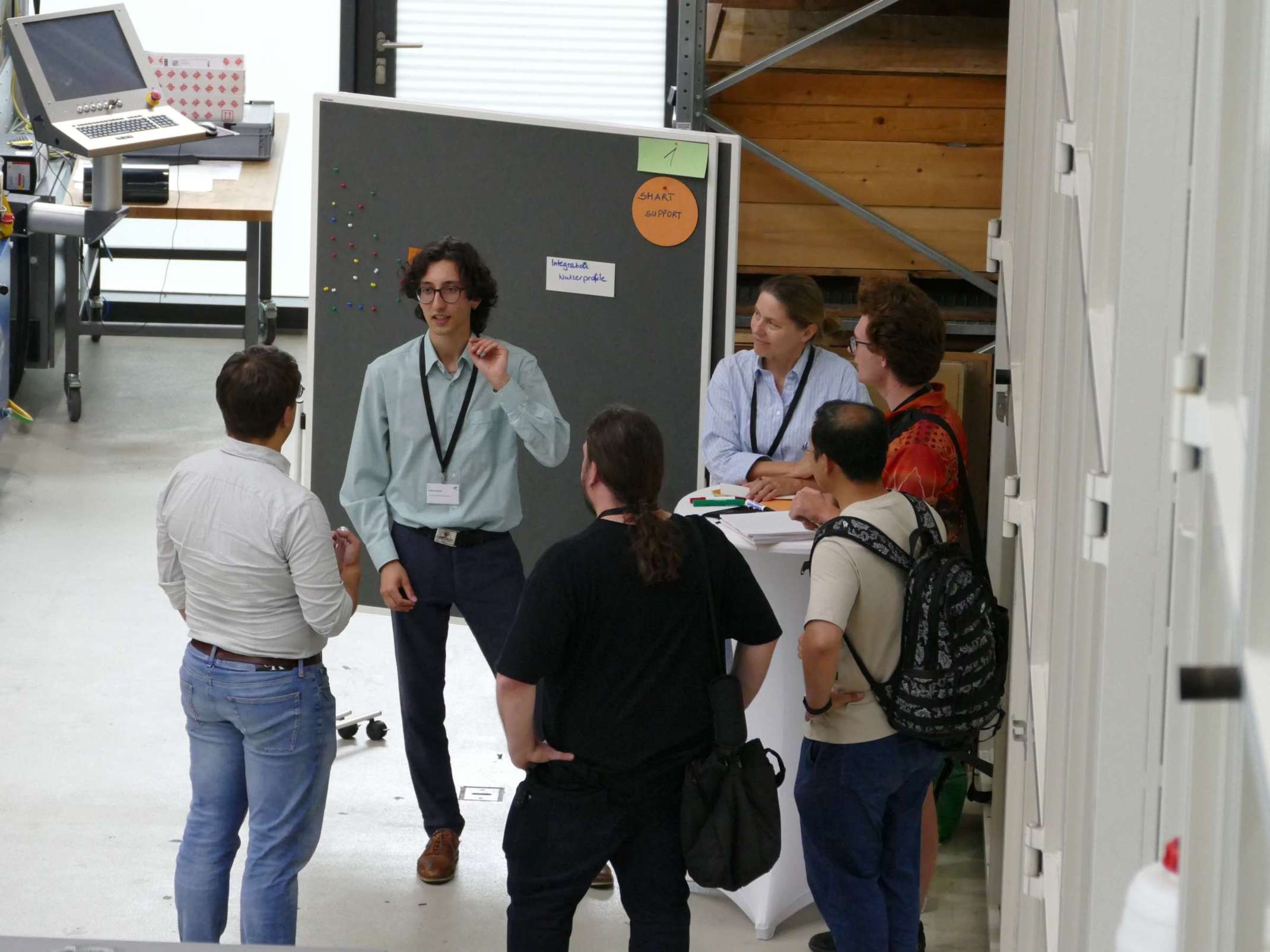 One4All 2025: An Thementischen wurden ausgewählte KI-Fragestellungen diskutiert