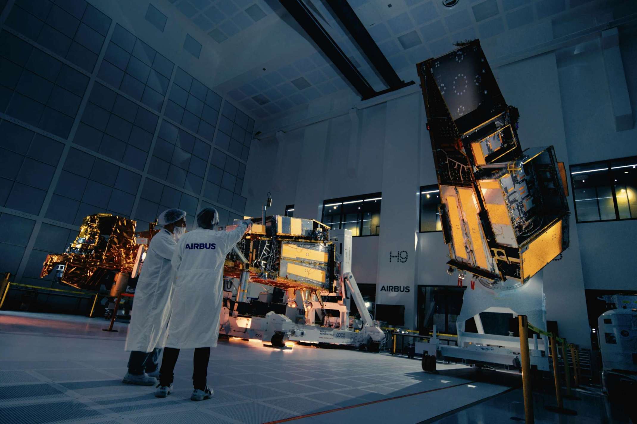 Cleanroom bei Airbus Defence and Space in Friedrichshafen