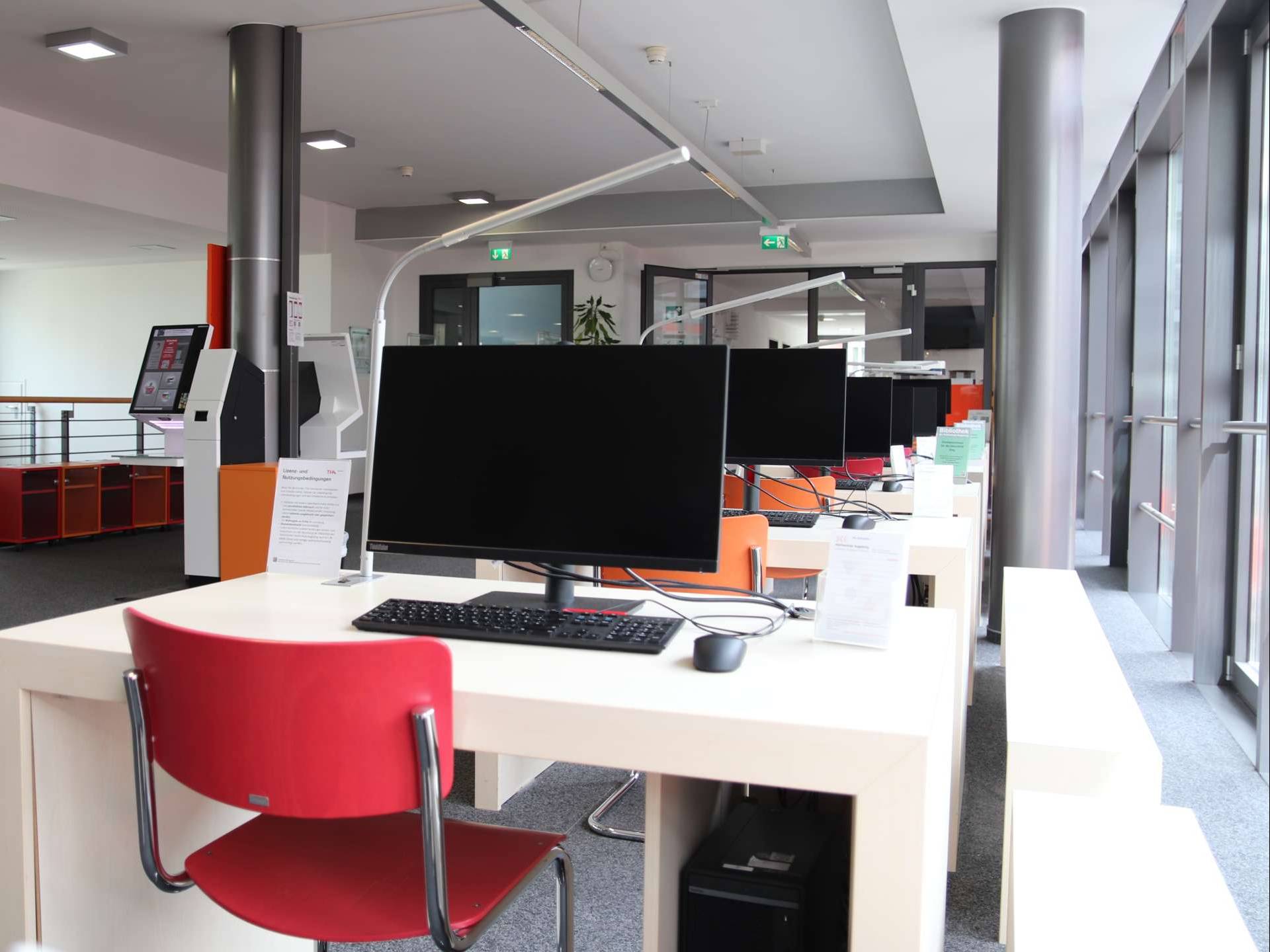 PCs in der Bibliothek PCs in der Bibliothek