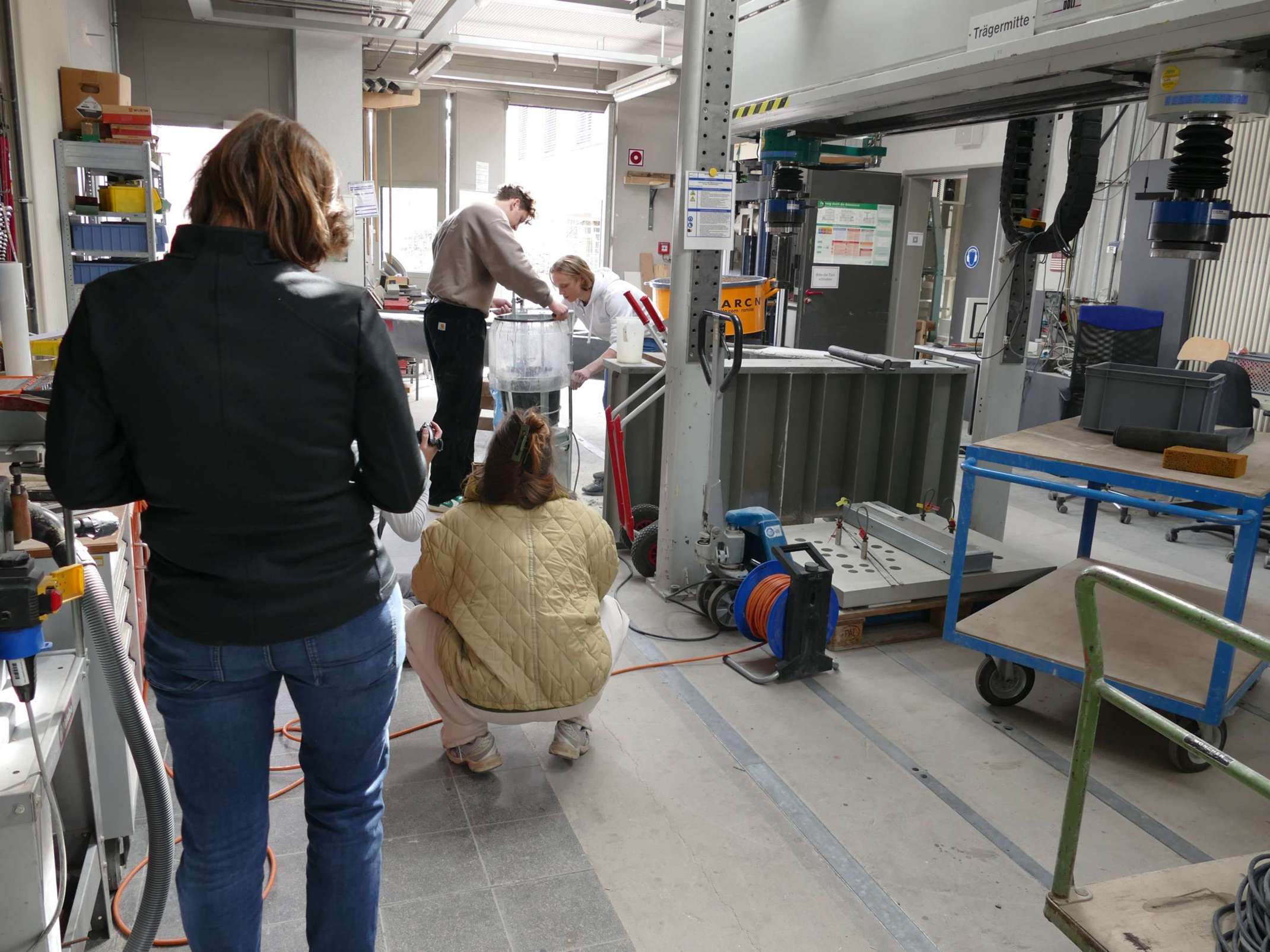 Im Betonlabor der THA beim NDR-Dreh am 21.03.2025