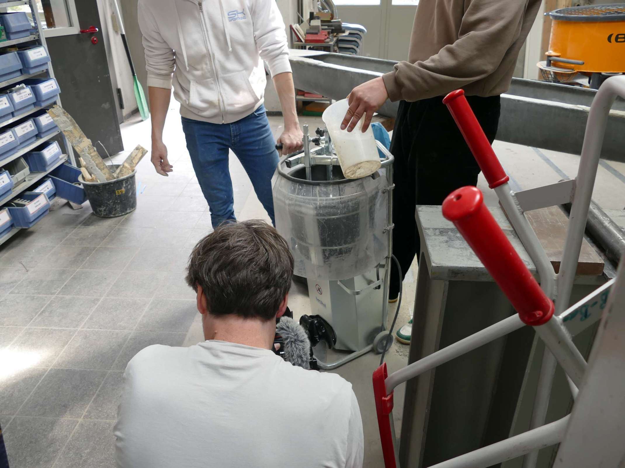 Im Betonlabor der THA beim NDR-Dreh am 21.03.2025