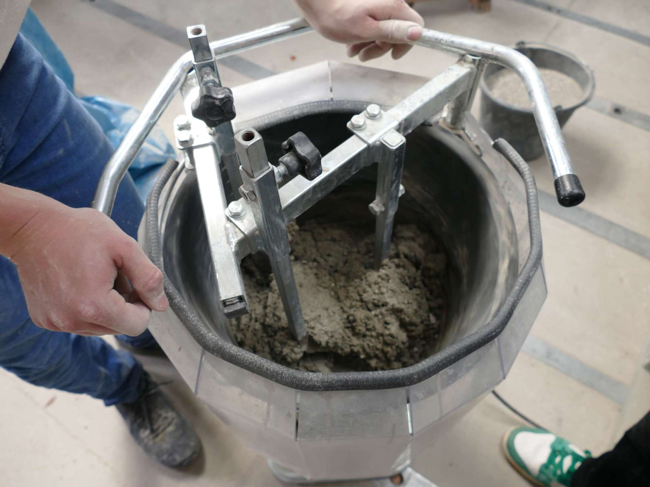 Im Betonlabor der THA beim NDR-Dreh am 21.03.2025