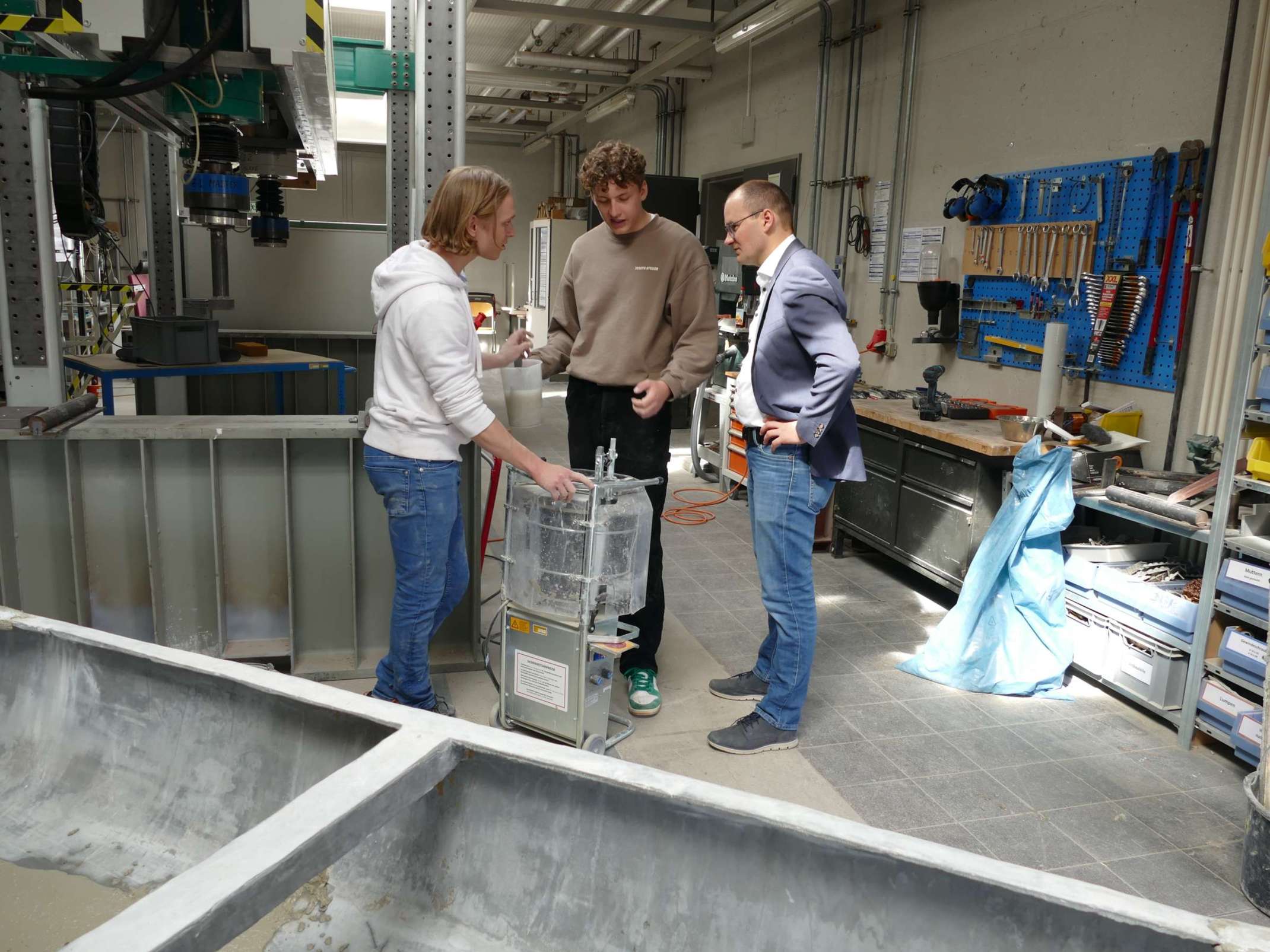 Im Betonlabor der THA beim NDR-Dreh am 21.03.2025