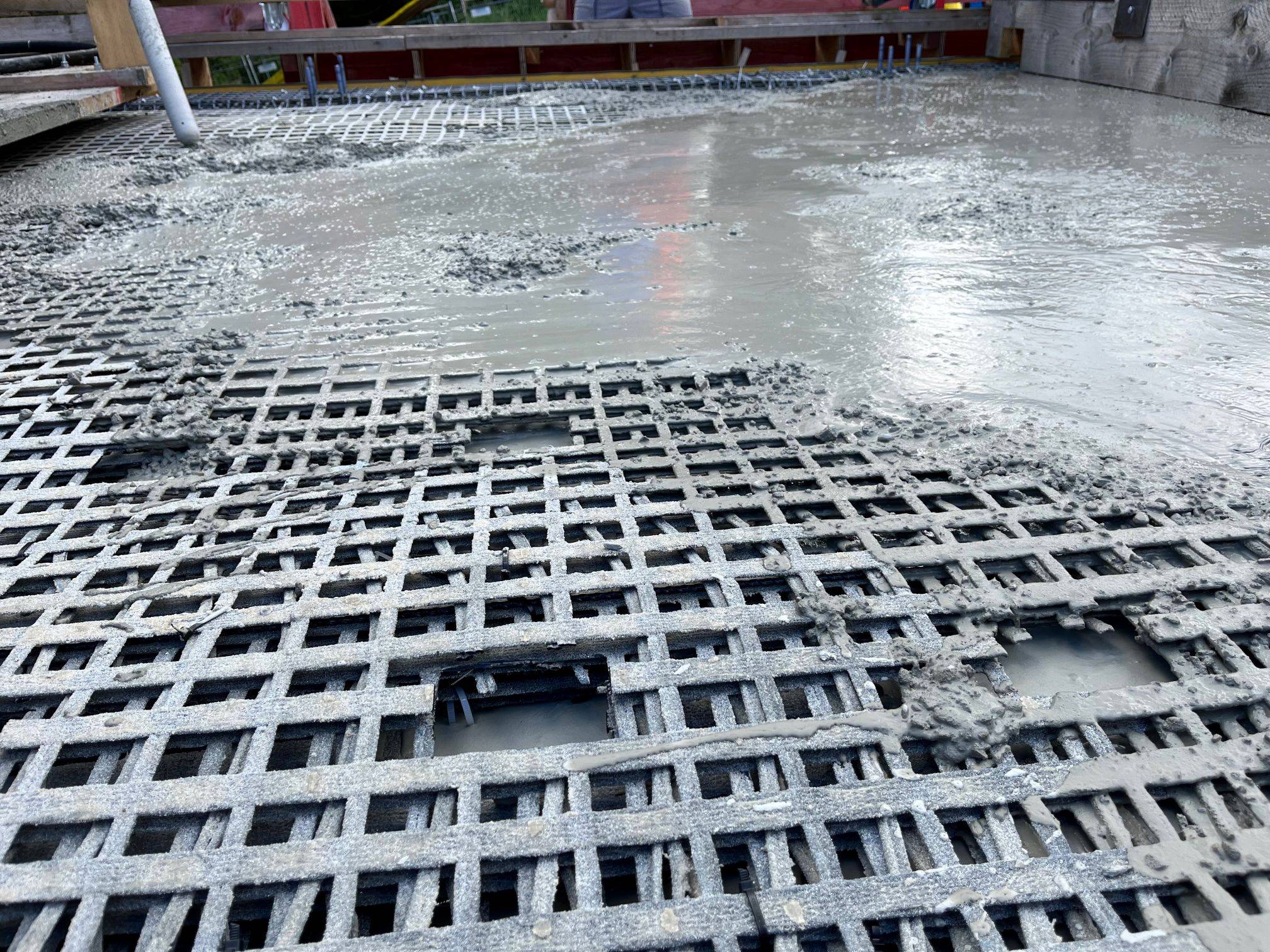 Carbonmattenbewehrung mit erster Betonschicht