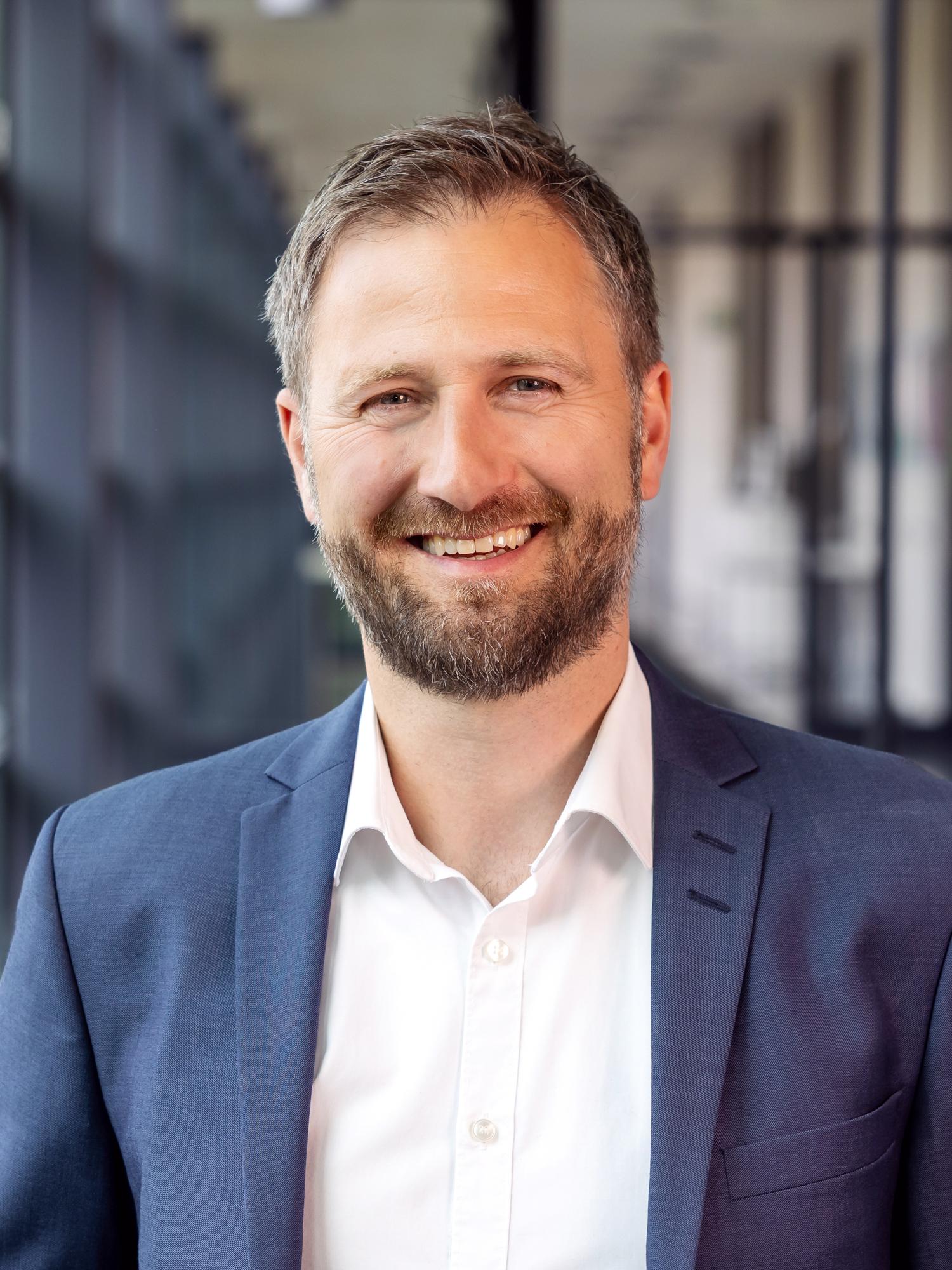 Prof. Dr.  Arne Mayer