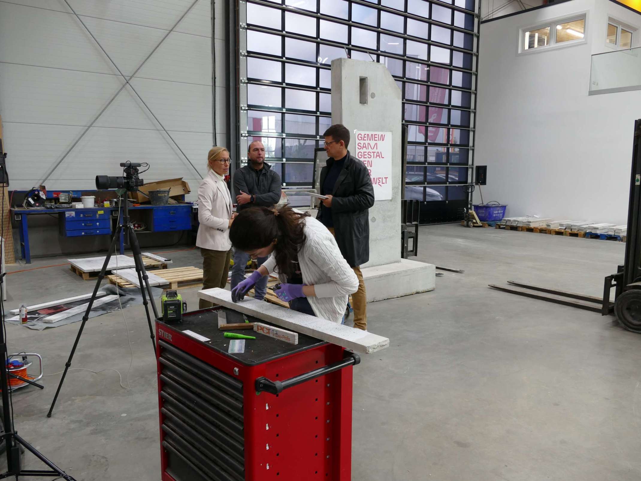 Die Geschäftsführerin des TTZ Aichach Mareile Hertel informierte über die aktuellen Forschungsprojekte