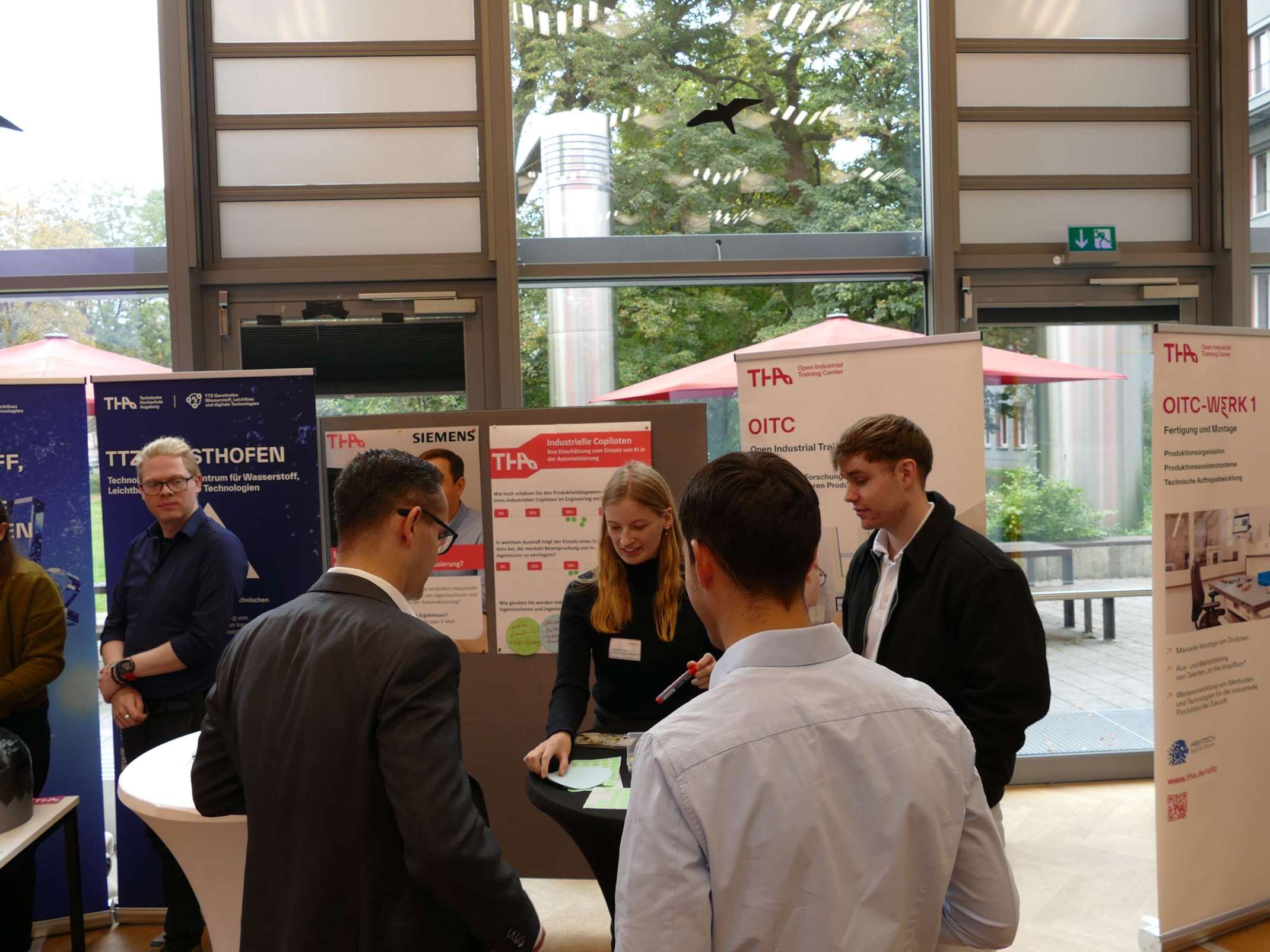 #TddP2025: Im Gespräch an den Infoständen - hier: OITC Unternehmensleitebene