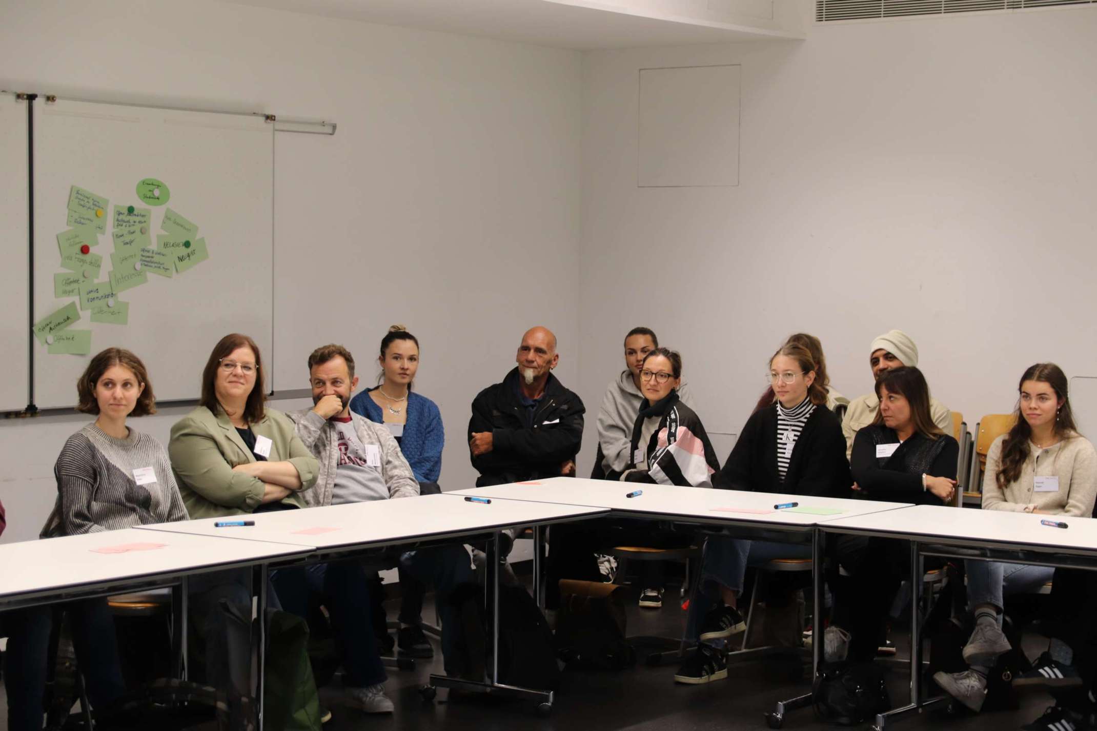 Teilnehmende im Seminarraum