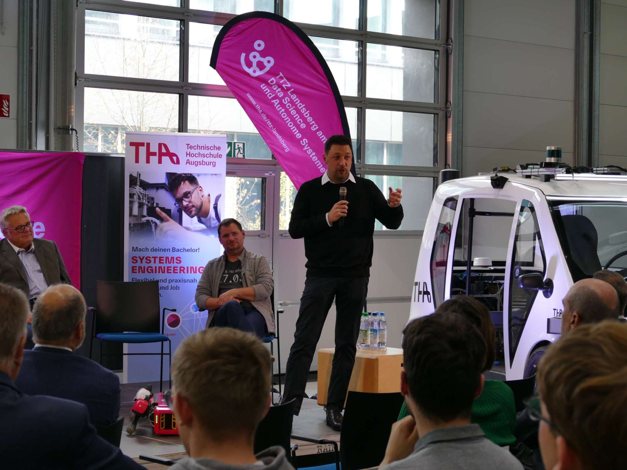 Studienstart am TTZ Landsberg am Lech: Prof. Dr. rer. nat. Constantin Wanninger, wissenschaftlicher Leiter von Digital und Regional der THA und Ansprechpartner für den Bachelorstudiengang Systems Engineering