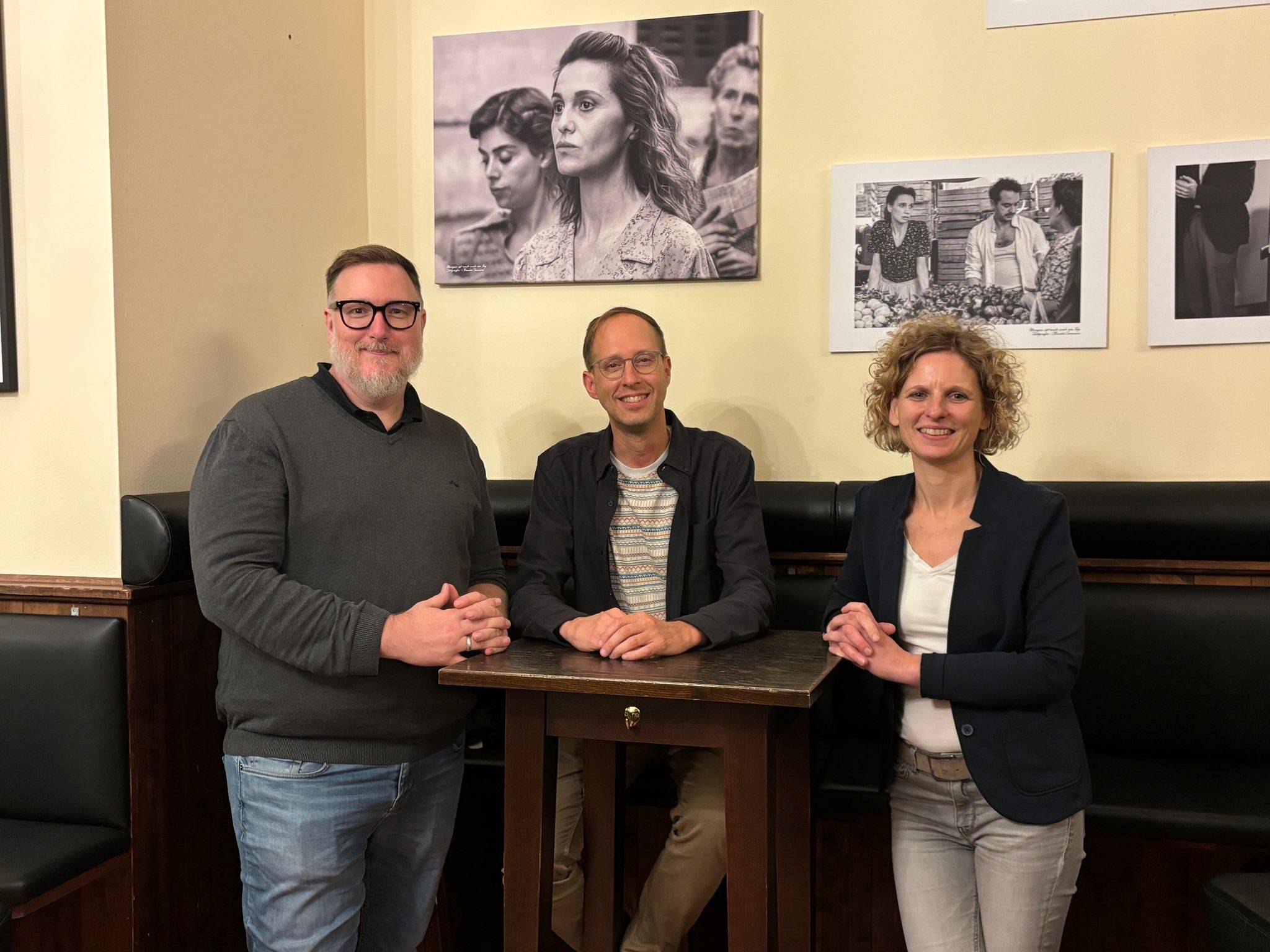 Nachgespräch im Kinorestaurant